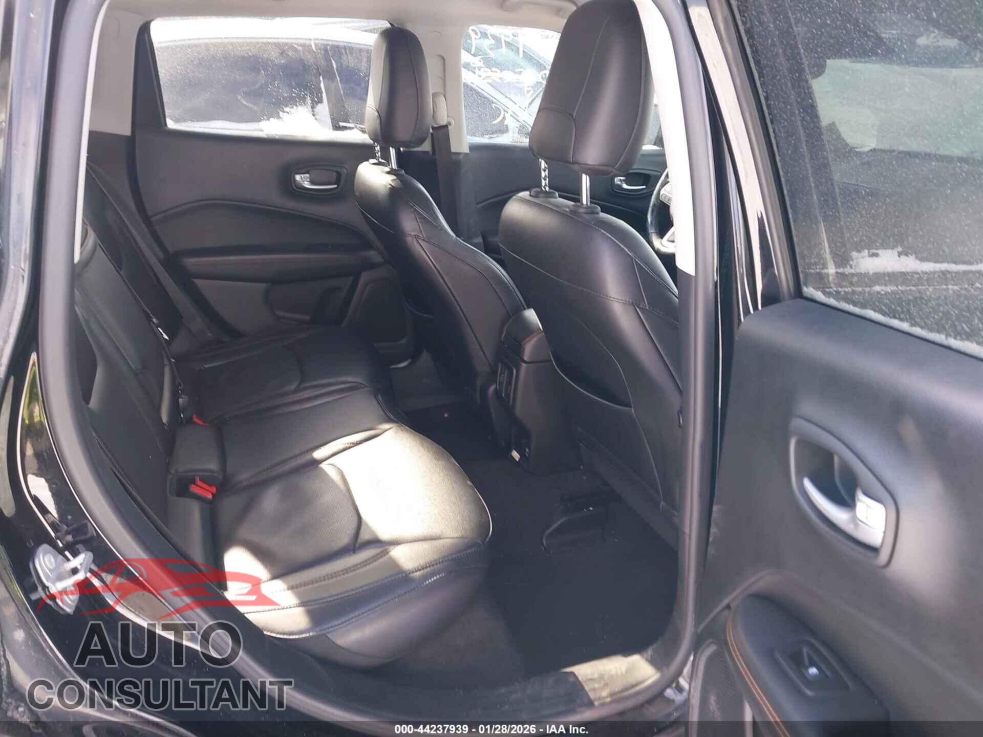 JEEP COMPASS 2018 - 3C4NJDCB9JT433926