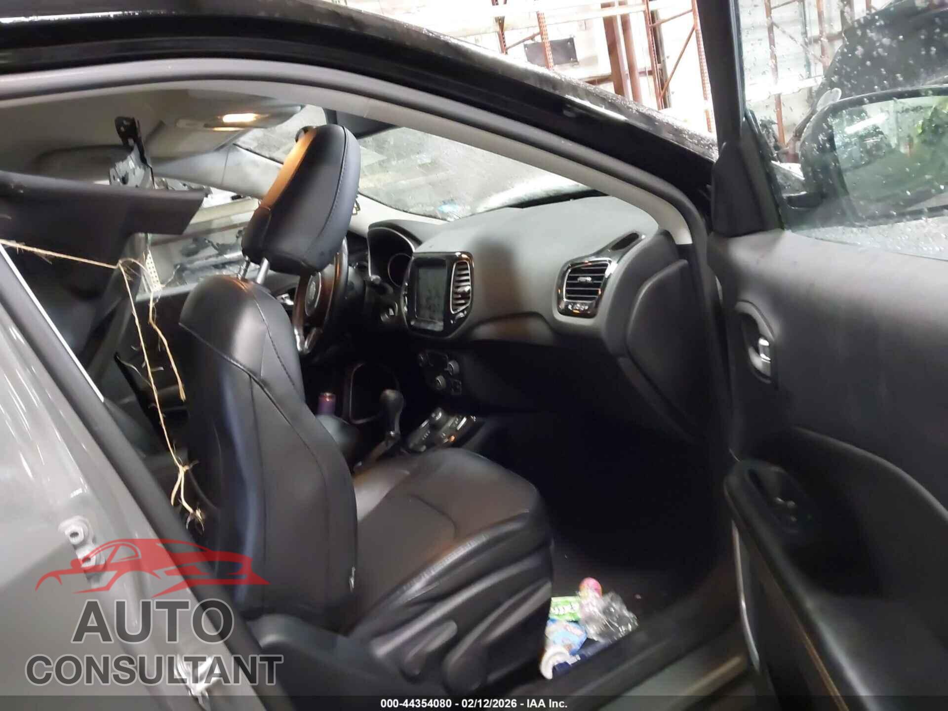 JEEP COMPASS 2020 - 3C4NJDCB6LT155327