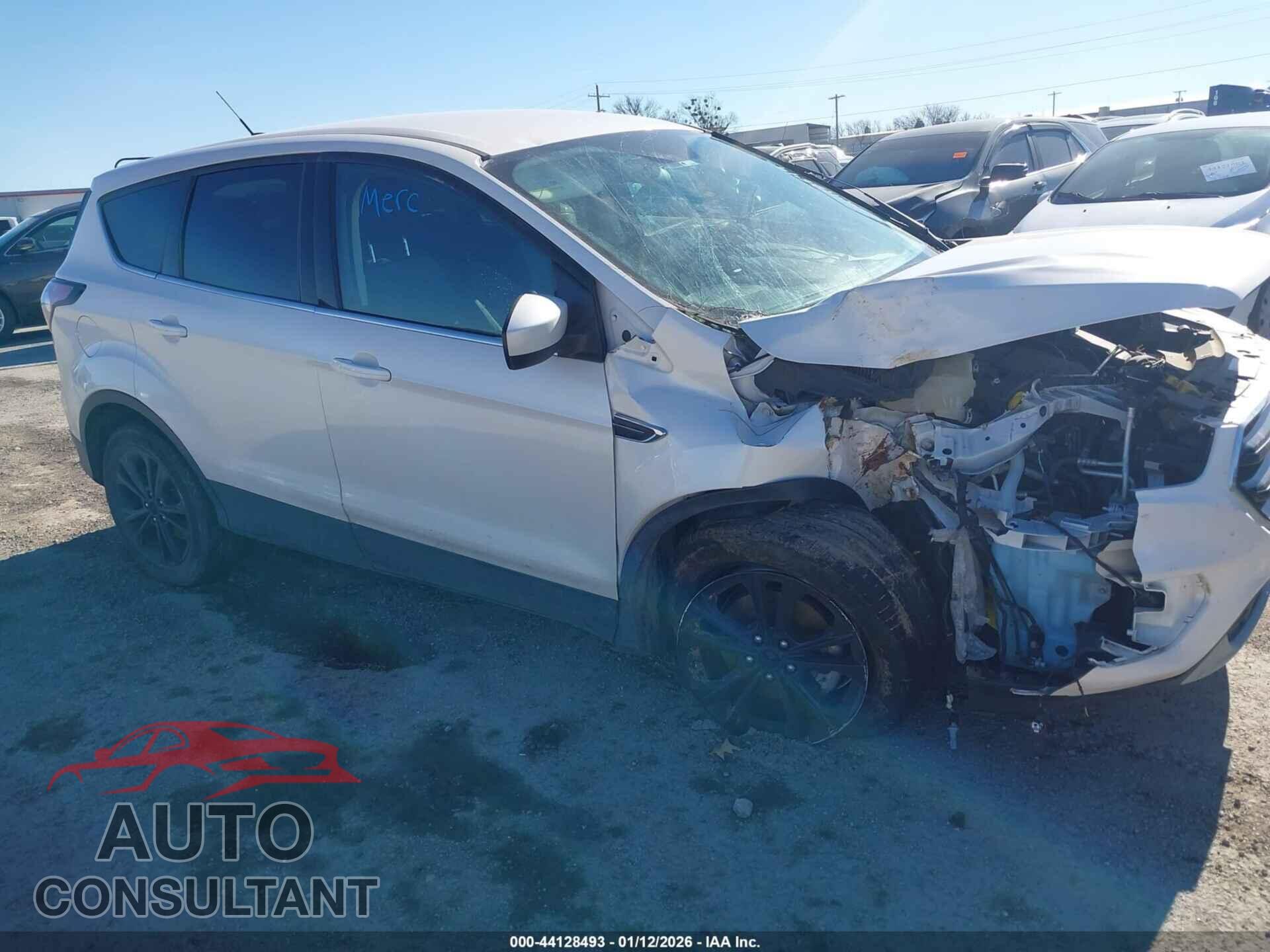 FORD ESCAPE 2017 - 1FMCU0GD5HUC87412