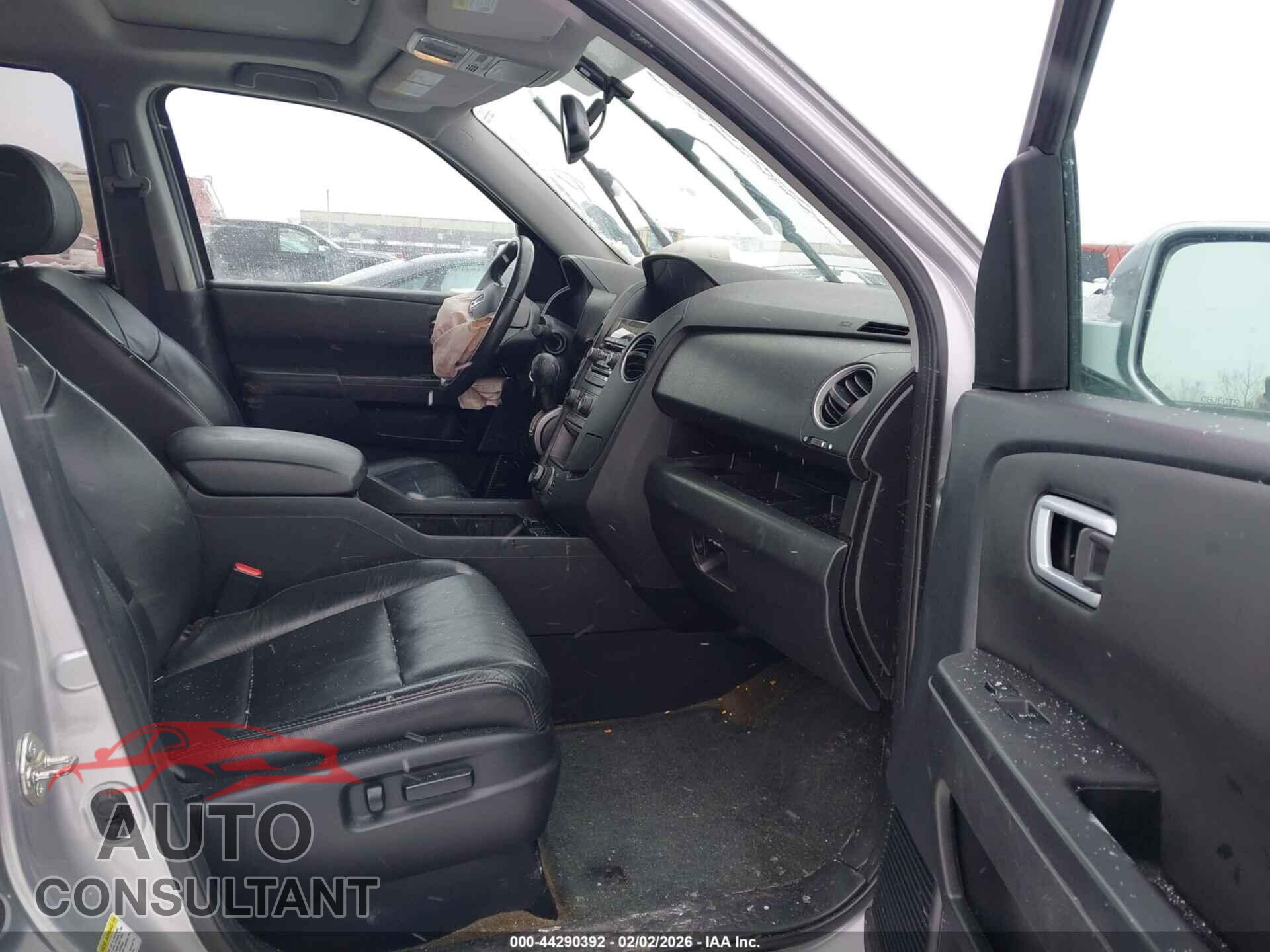 HONDA PILOT 2015 - 5FNYF4H92FB043616