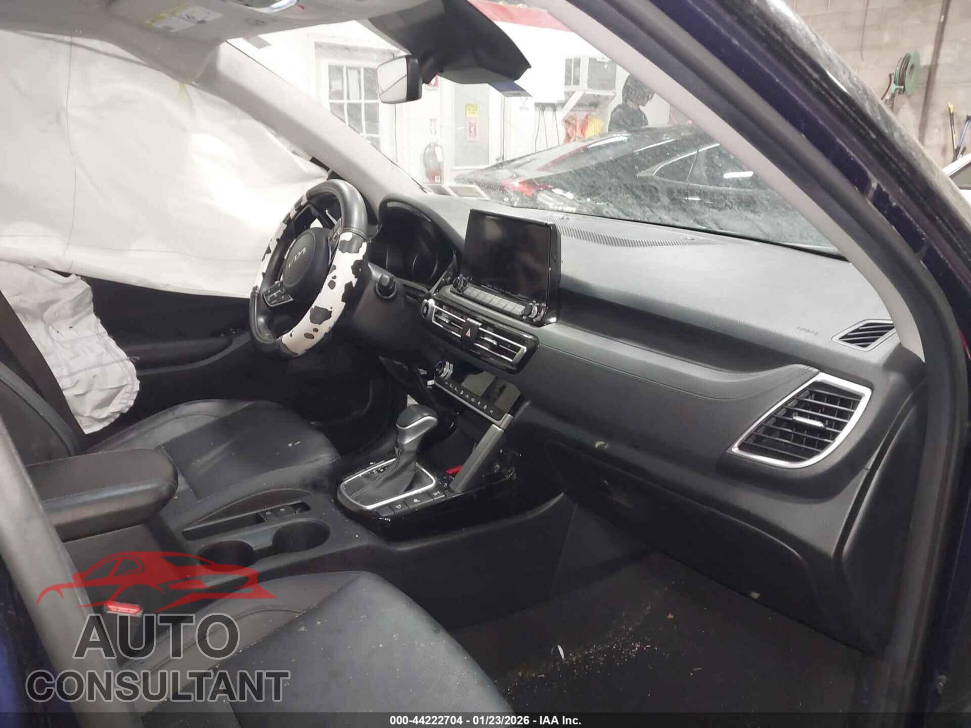 KIA SELTOS 2023 - KNDETCA23P7461306