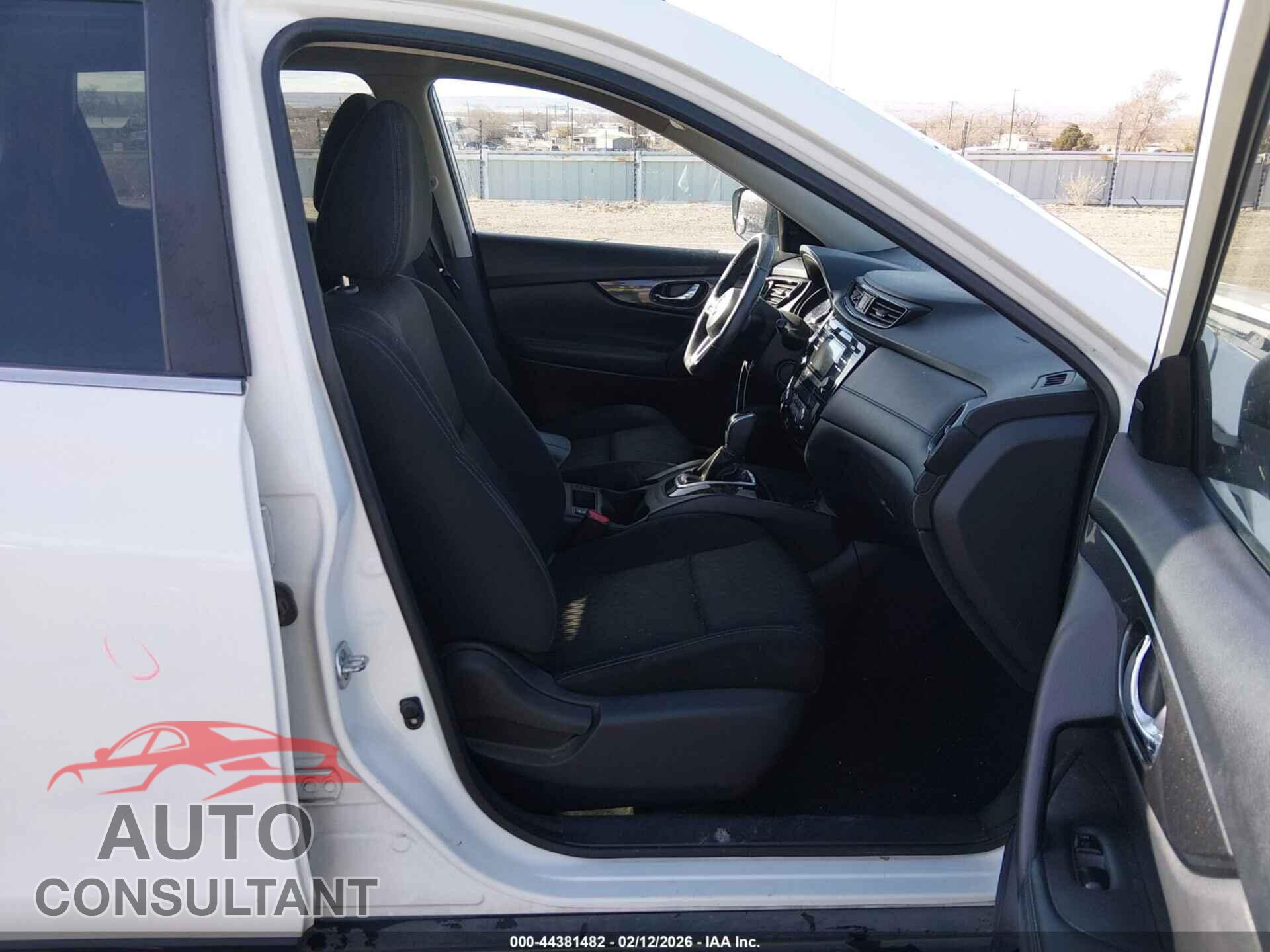 NISSAN ROGUE 2017 - KNMAT2MT0HP544044