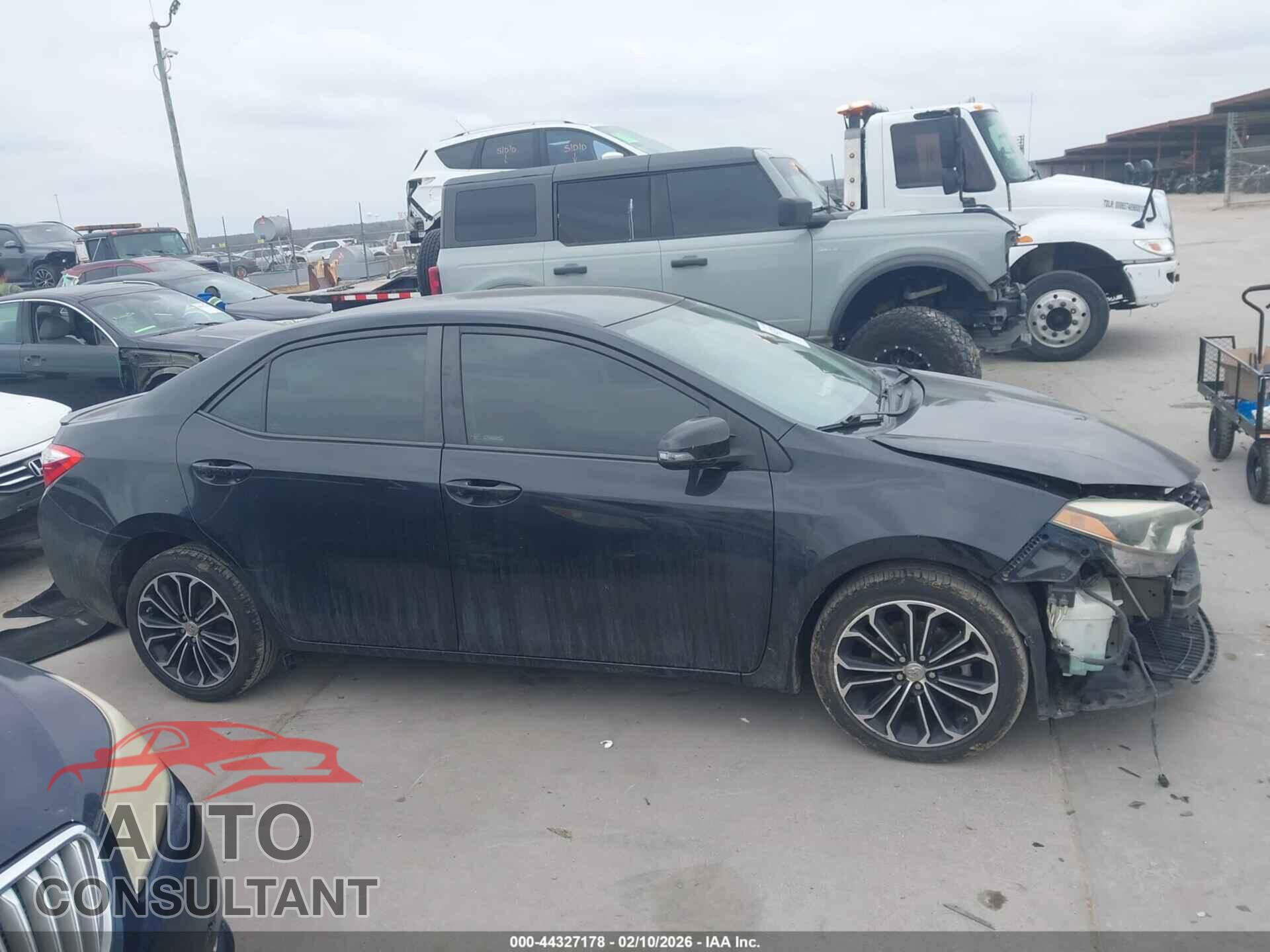 TOYOTA COROLLA 2015 - 5YFBURHE2FP293836