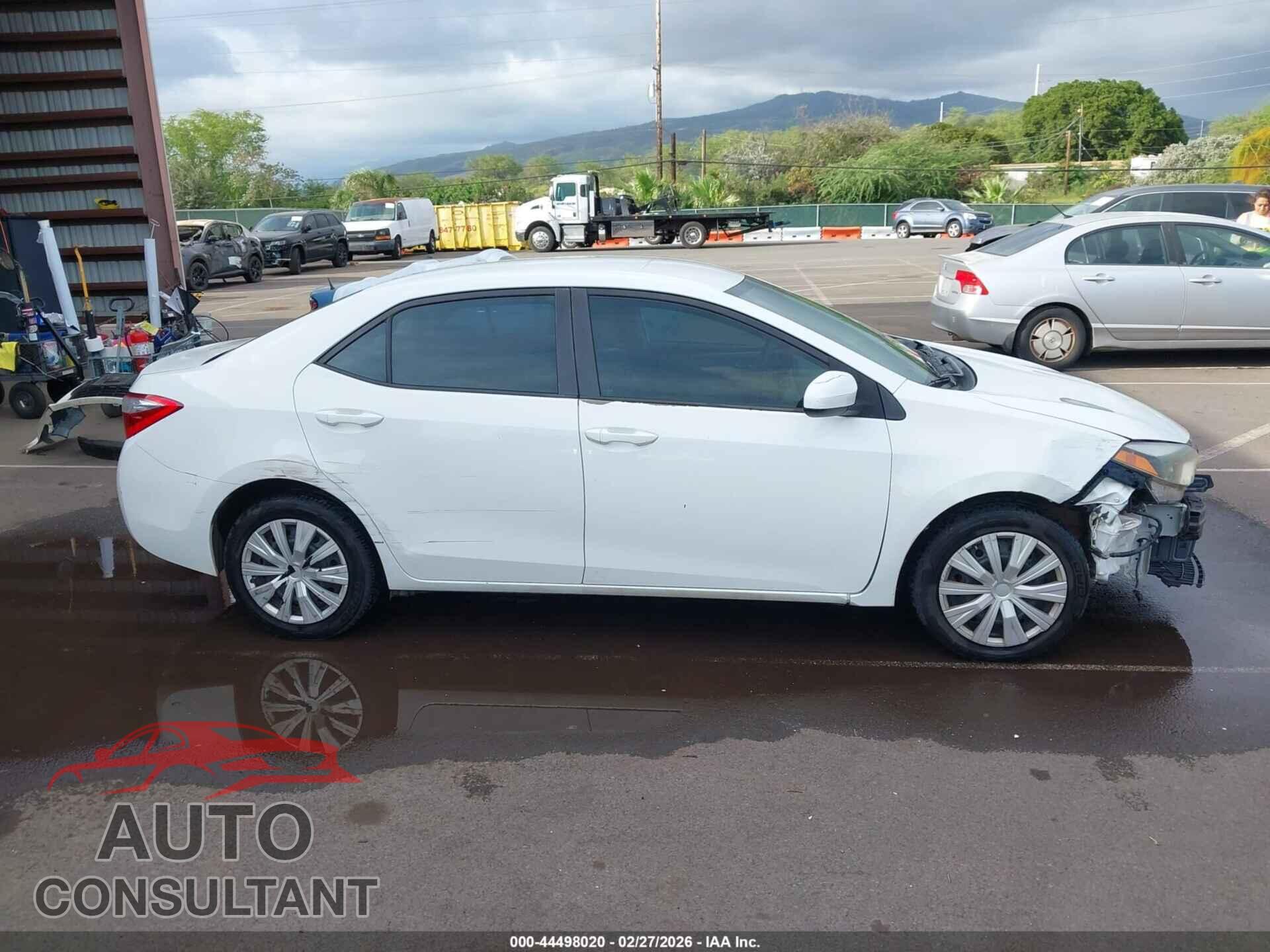 TOYOTA COROLLA 2015 - 5YFBURHE8FP196690