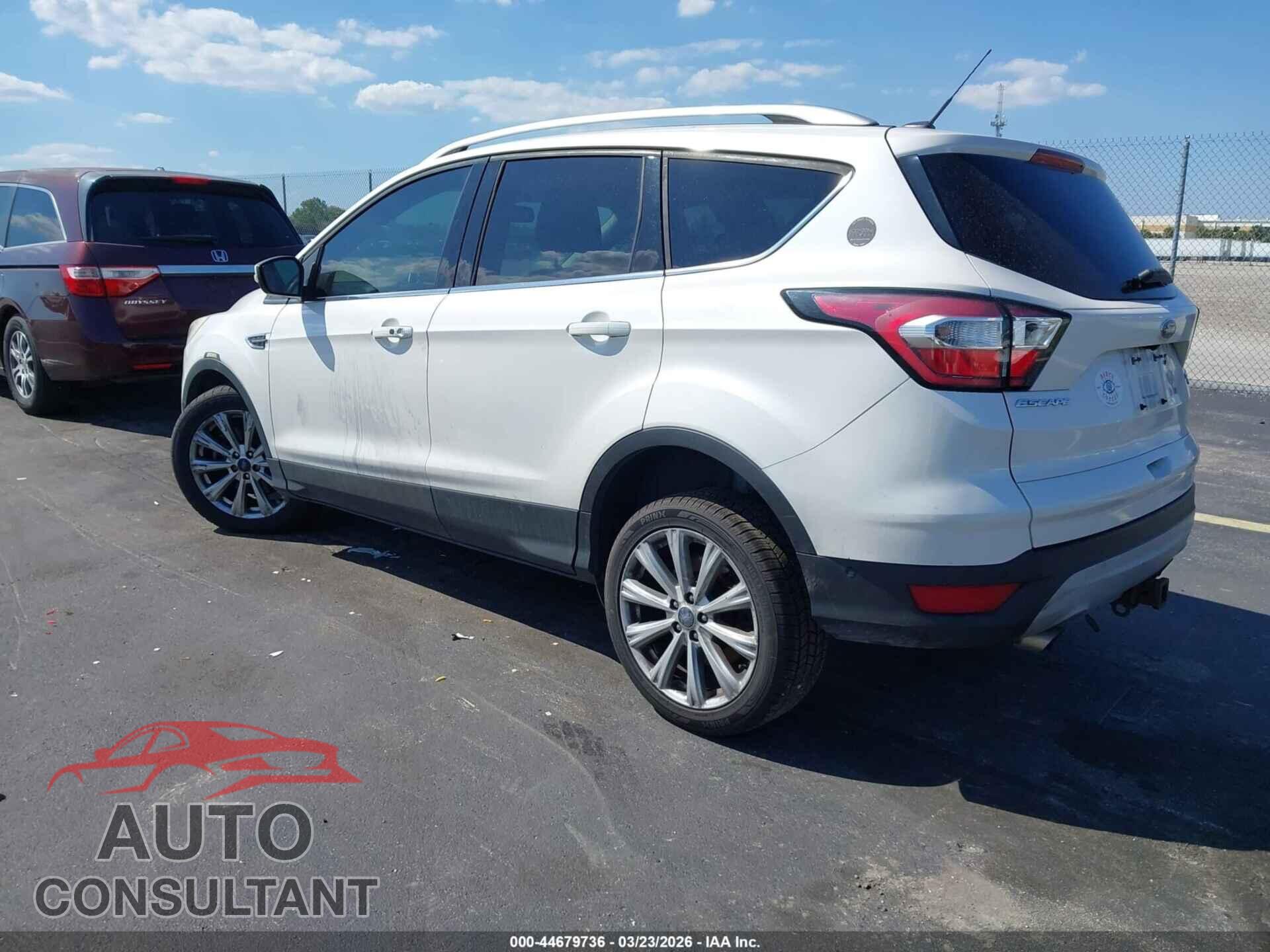 FORD ESCAPE 2017 - 1FMCU0J92HUC93057