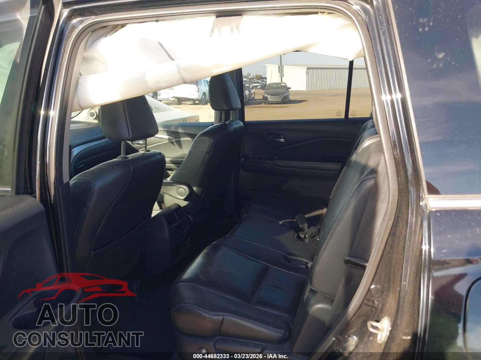 HONDA PILOT 2017 - 5FNYF6H51HB017696