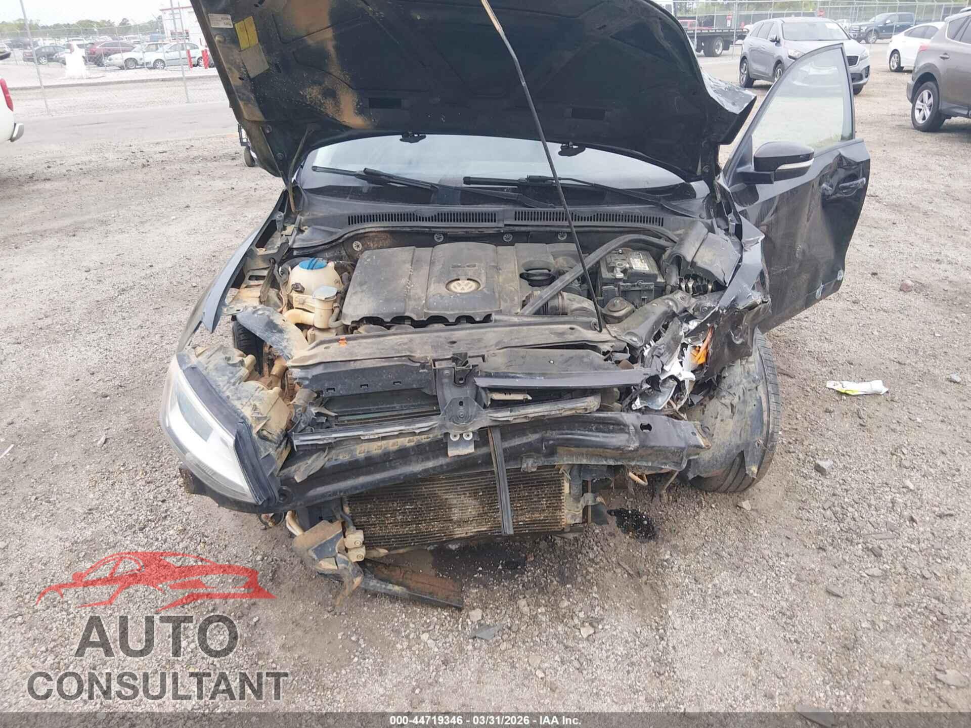 VOLKSWAGEN JETTA 2012 - 3VWDX7AJ4CM301012