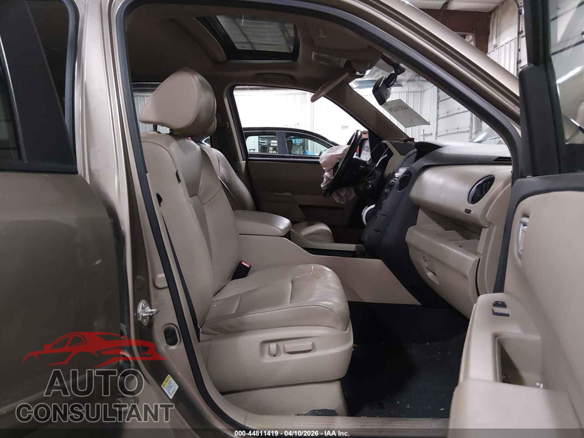 HONDA PILOT 2011 - 5FNYF4H58BB059021