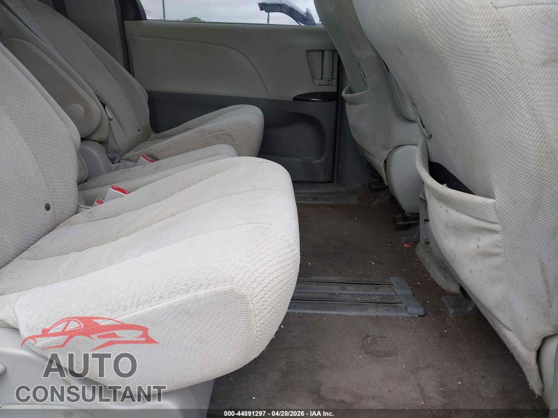 TOYOTA SIENNA 2011 - 5TDKK3DC9BS099071