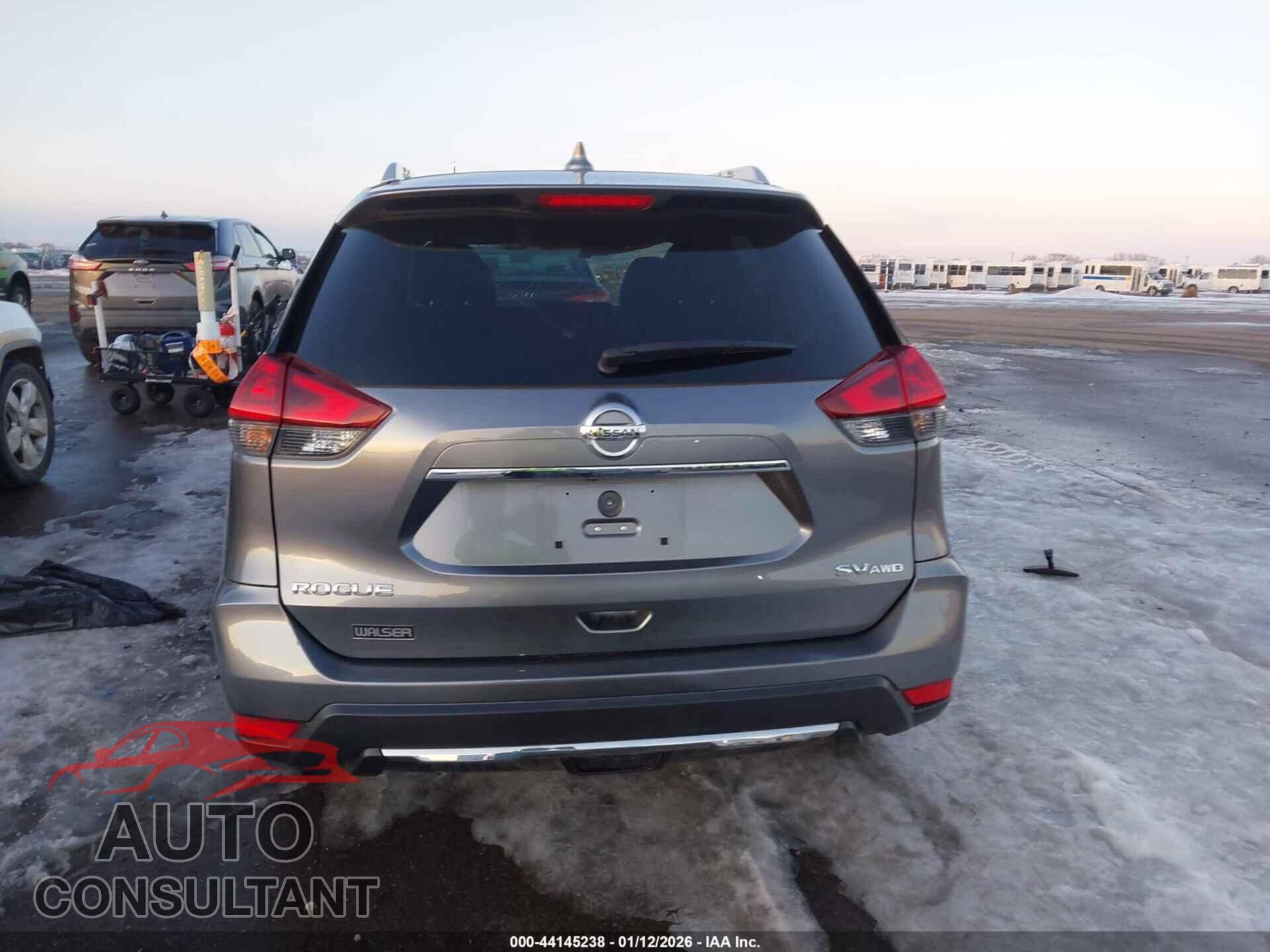 NISSAN ROGUE 2018 - KNMAT2MV1JP577237