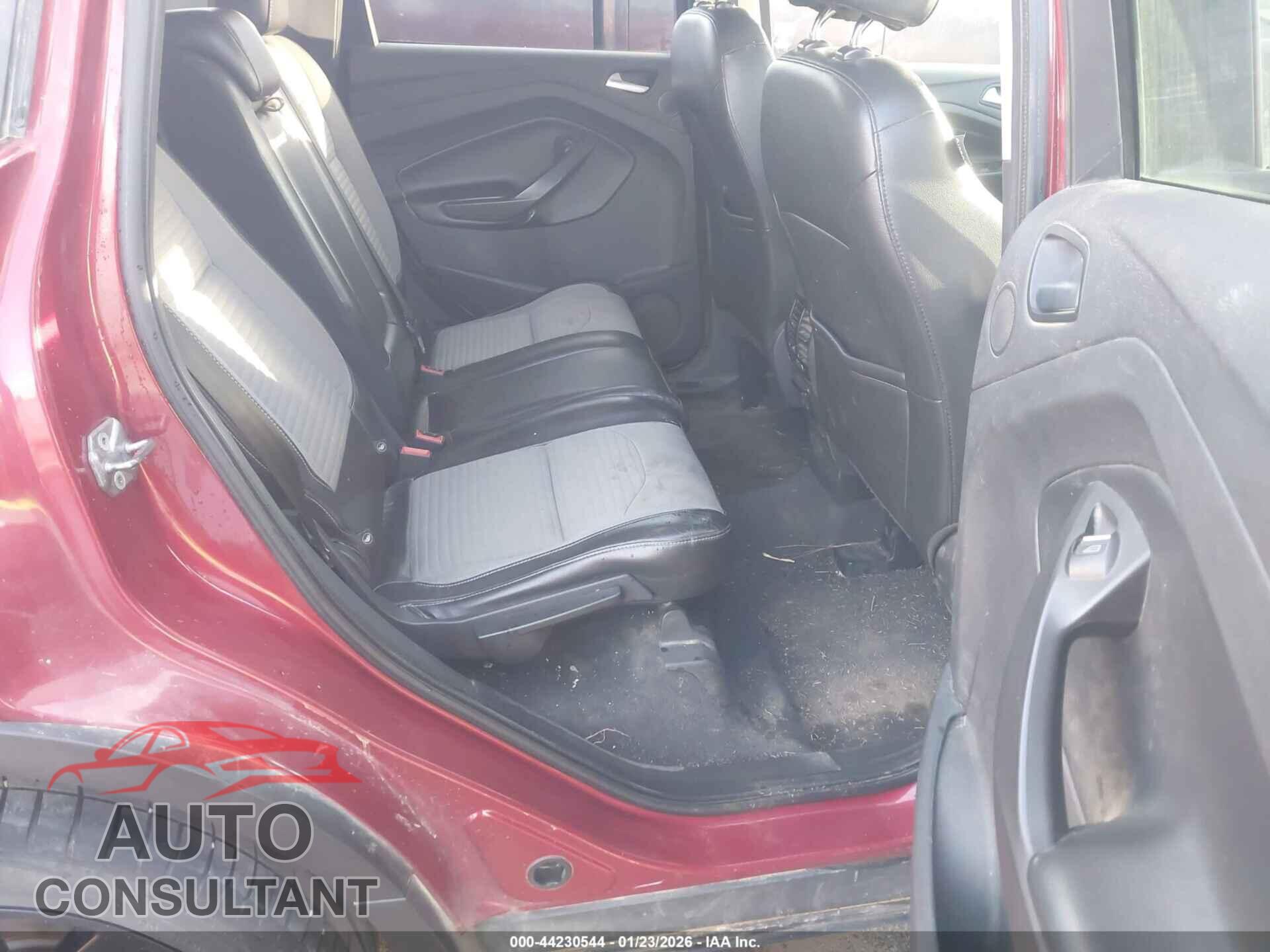 FORD ESCAPE 2017 - 1FMCU0GD9HUC60049