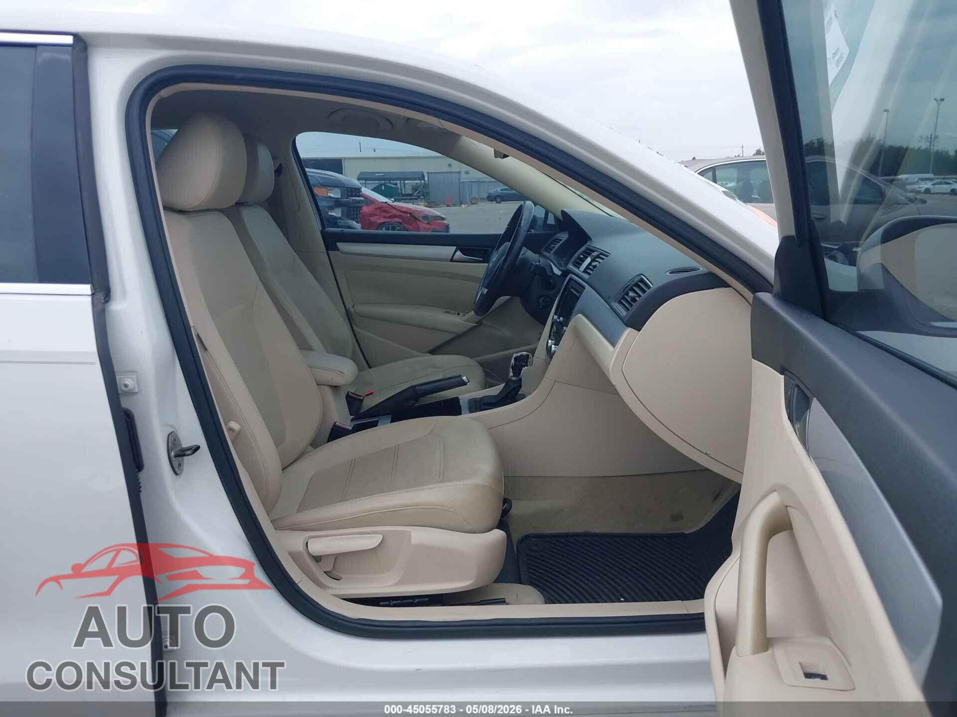 VOLKSWAGEN PASSAT 2012 - 1VWBP7A34CC051961