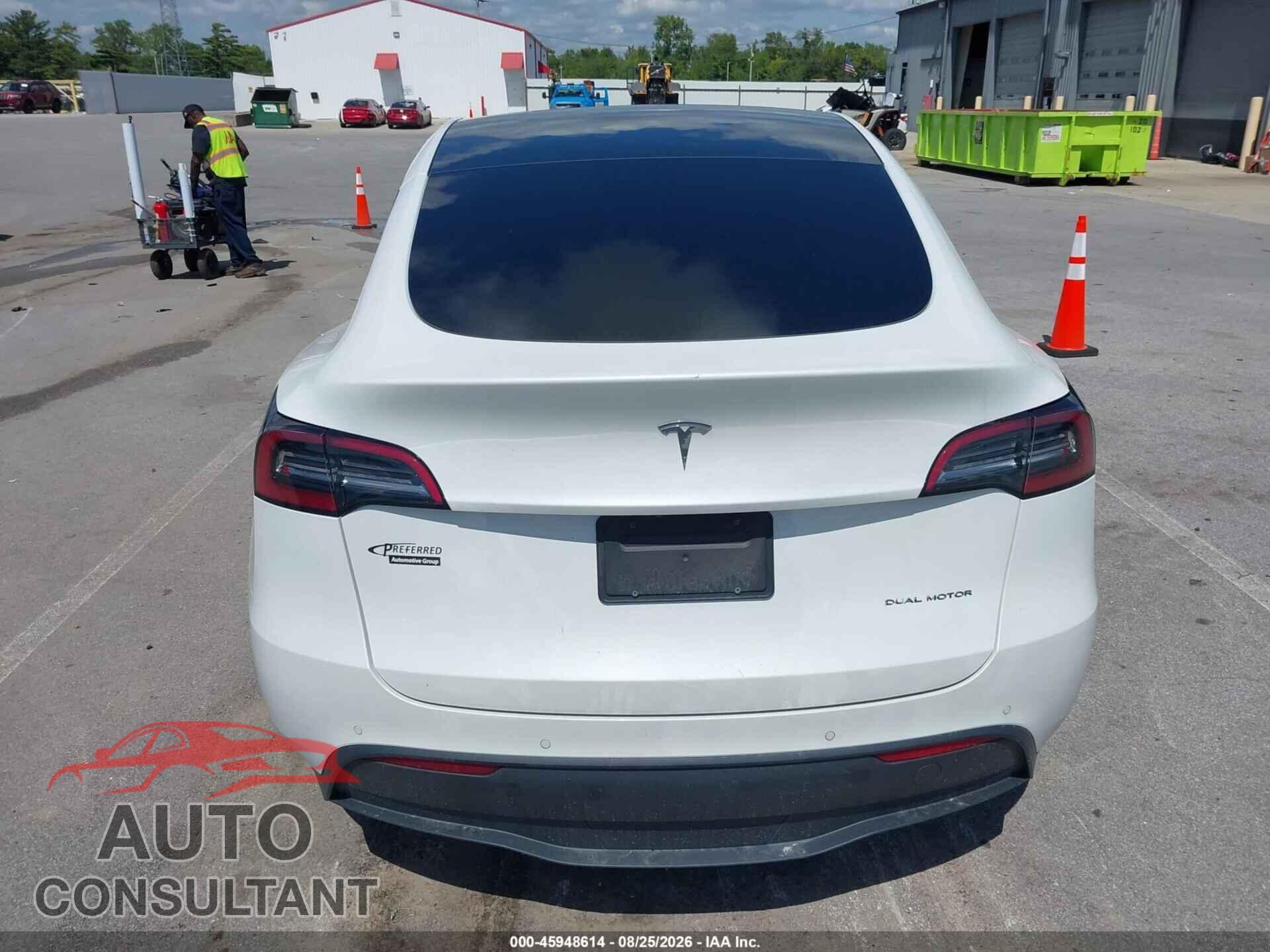 TESLA MODEL Y 2021 - 5YJYGDEEXMF190357