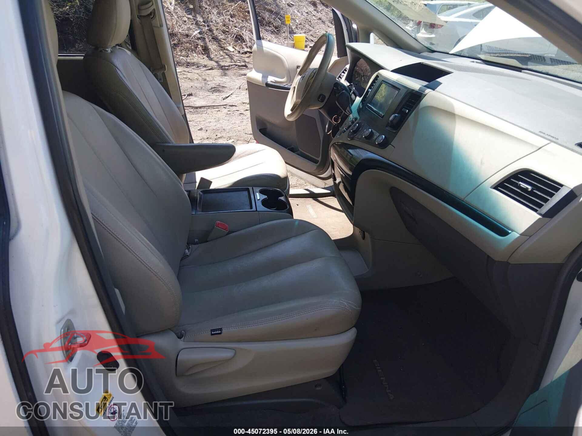 TOYOTA SIENNA 2011 - 5TDKK3DC5BS067265