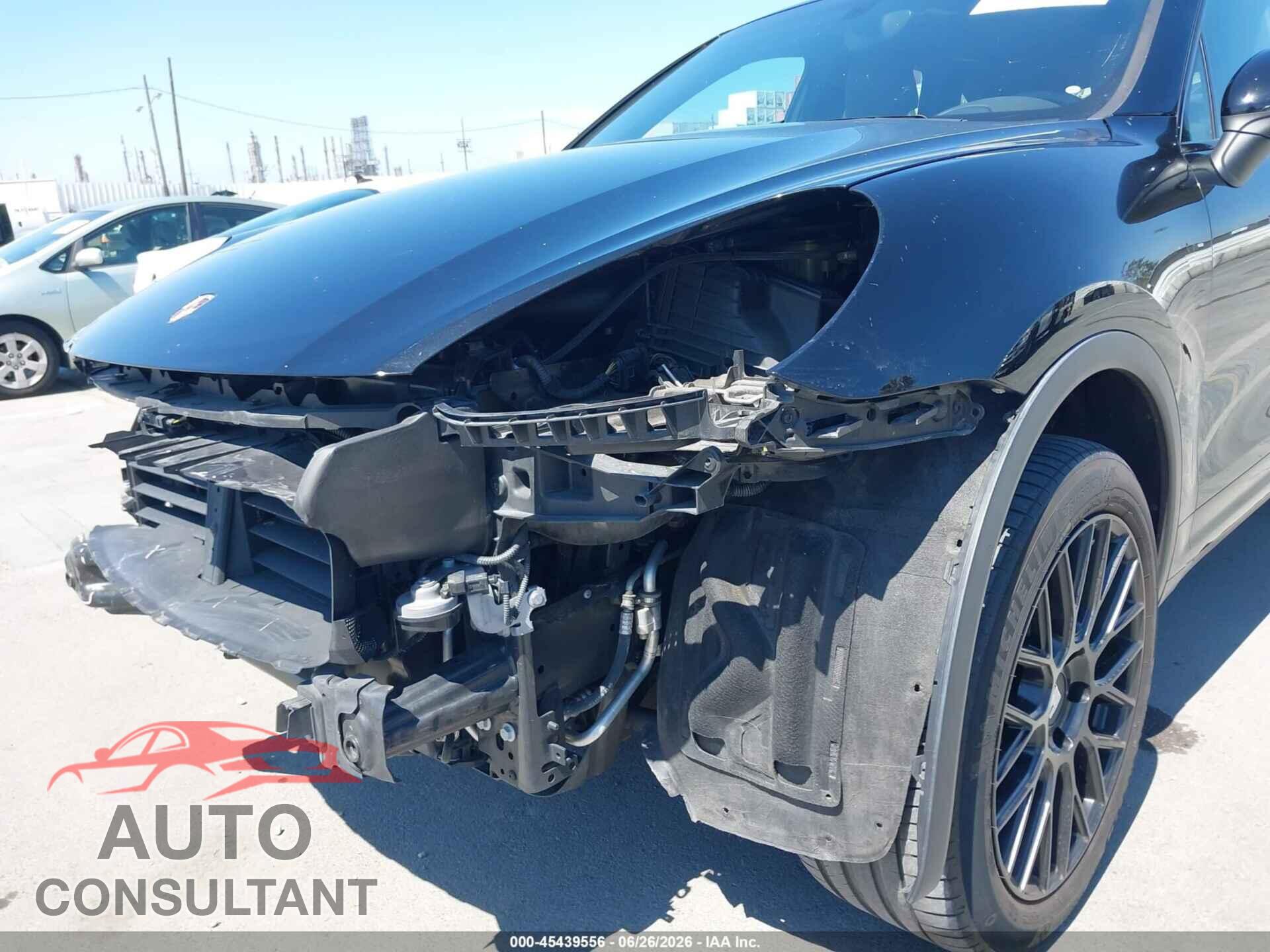 PORSCHE CAYENNE 2018 - WP1AA2A24JKA05736