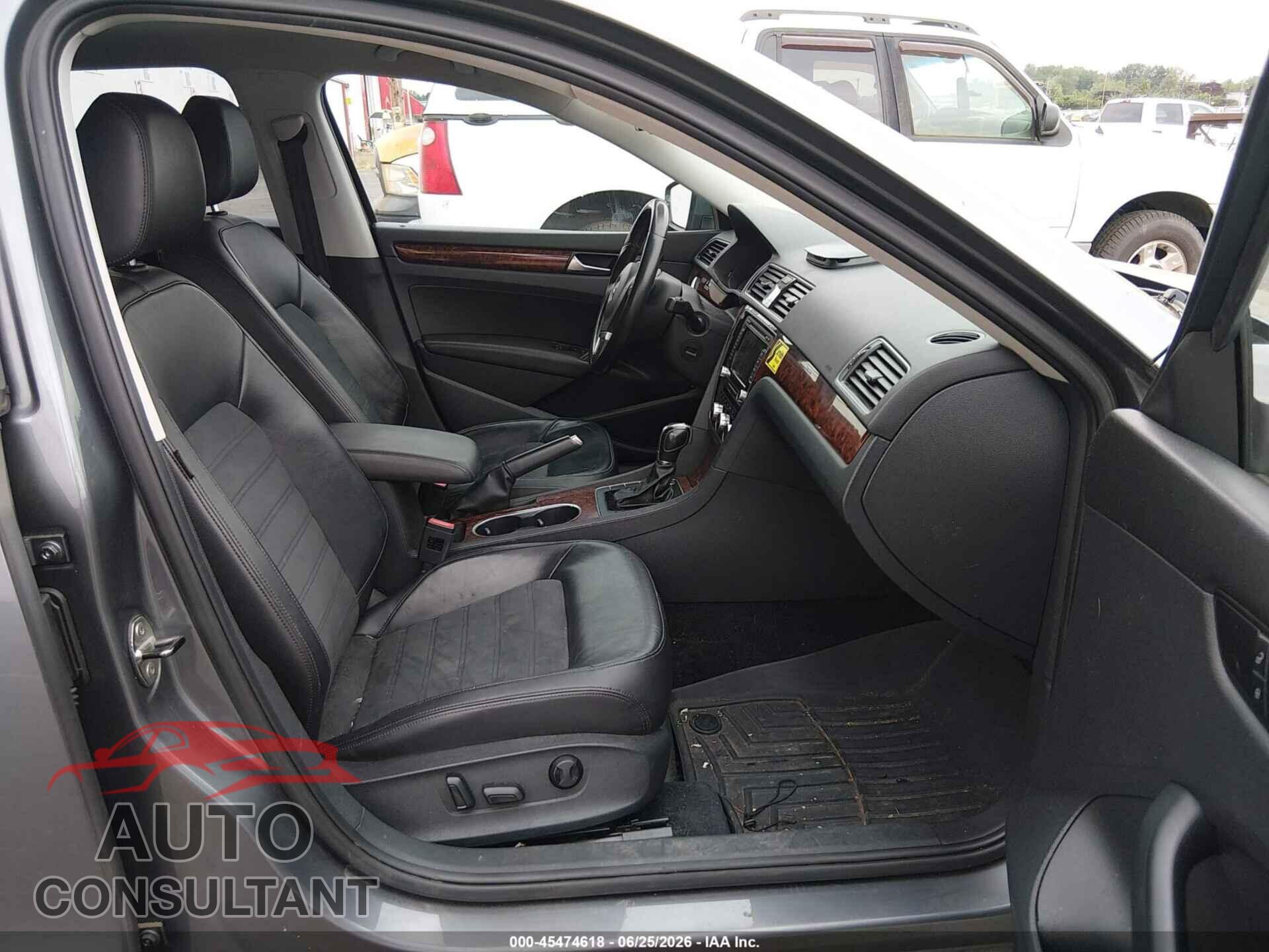 VOLKSWAGEN PASSAT 2013 - 1VWCN7A38DC037167