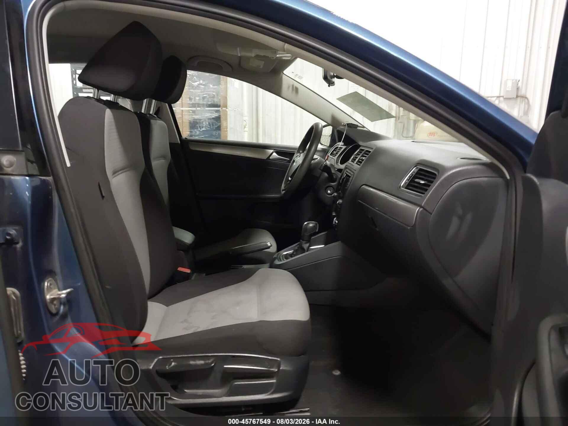 VOLKSWAGEN JETTA 2017 - 3VW2B7AJ6HM208795