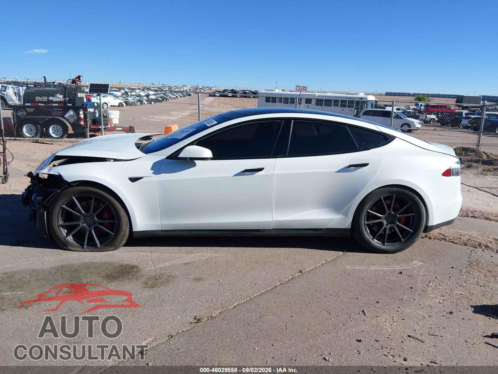 TESLA MODEL S 2015 - 5YJSA1E48FF117259