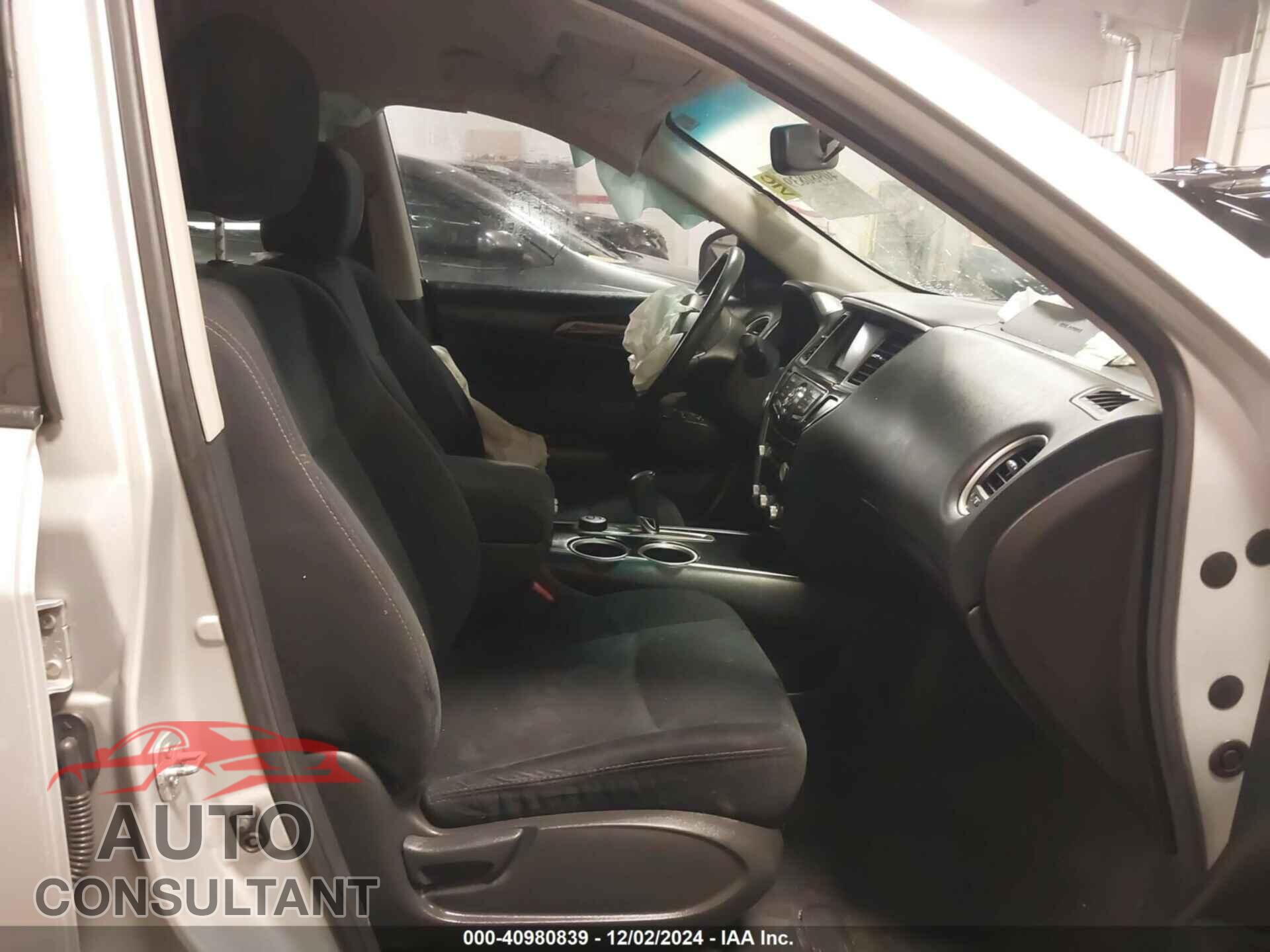 NISSAN PATHFINDER 2016 - 5N1AR2MM7GC621601