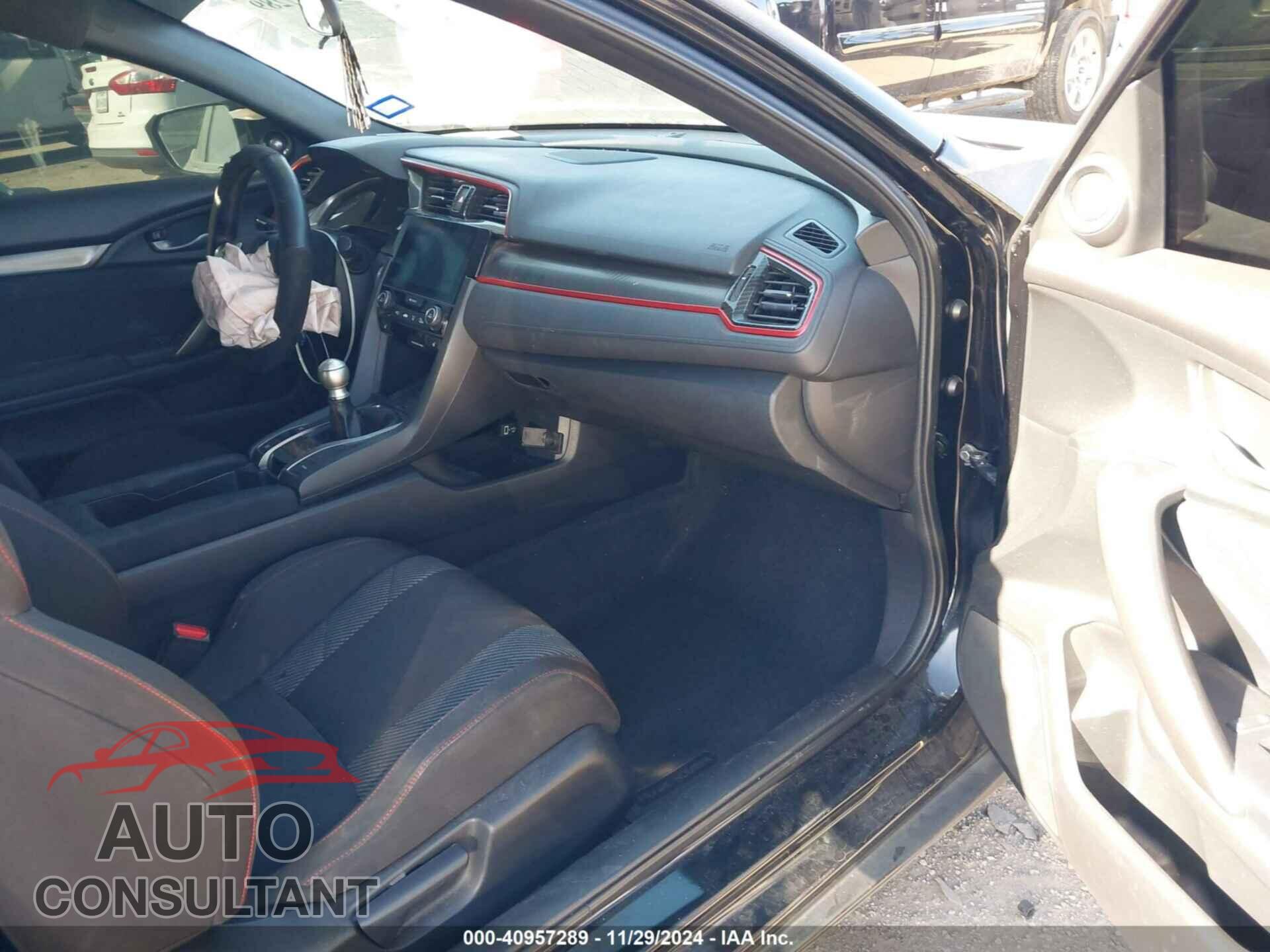 HONDA CIVIC 2018 - 2HGFC3A58JH751925