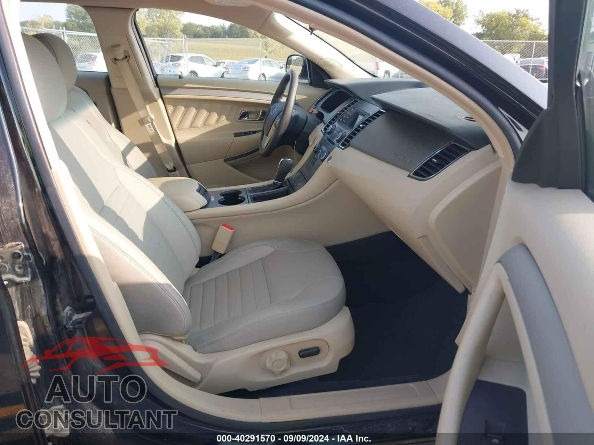 FORD TAURUS 2018 - 1FAHP2D81JG135142