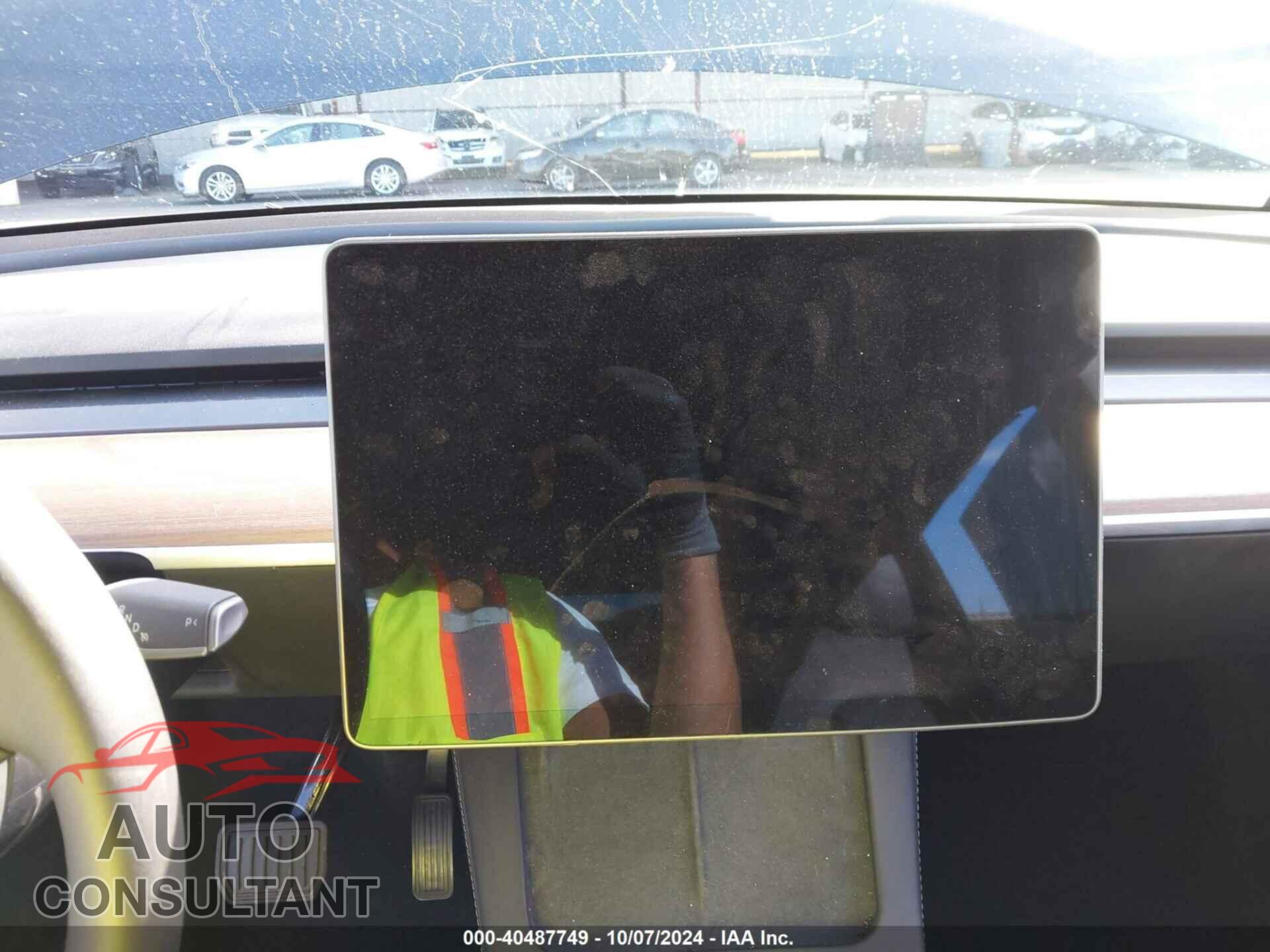 TESLA MODEL Y 2024 - 7SAYGAEE8RF069271