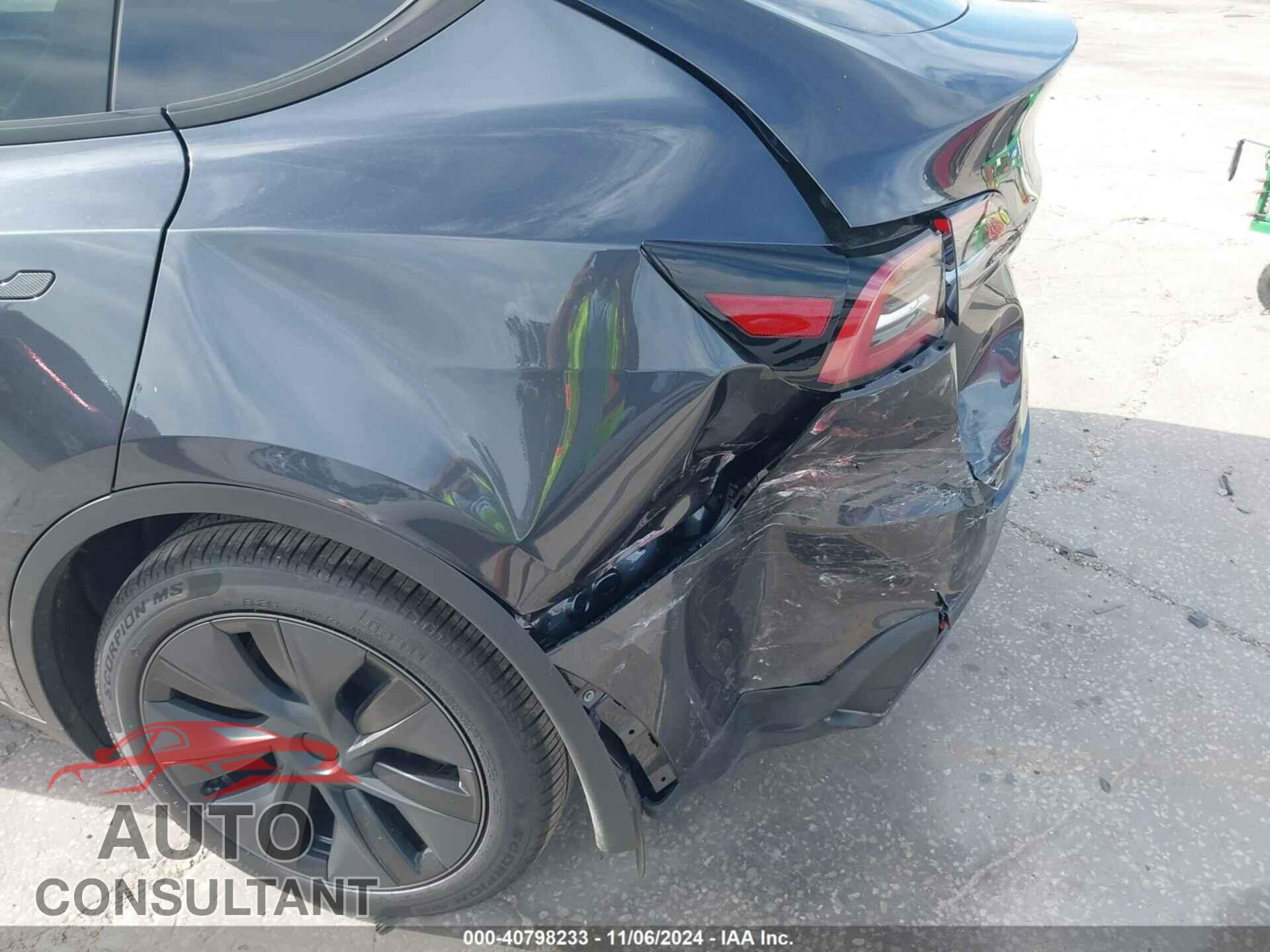 TESLA MODEL Y 2024 - 7SAYGDEE0RA309055