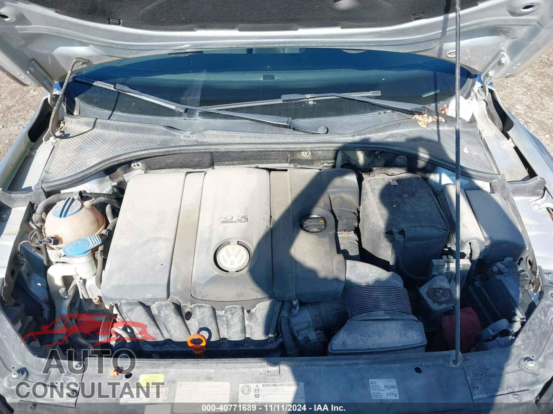 VOLKSWAGEN PASSAT 2013 - 1VWAP7A38DC081011