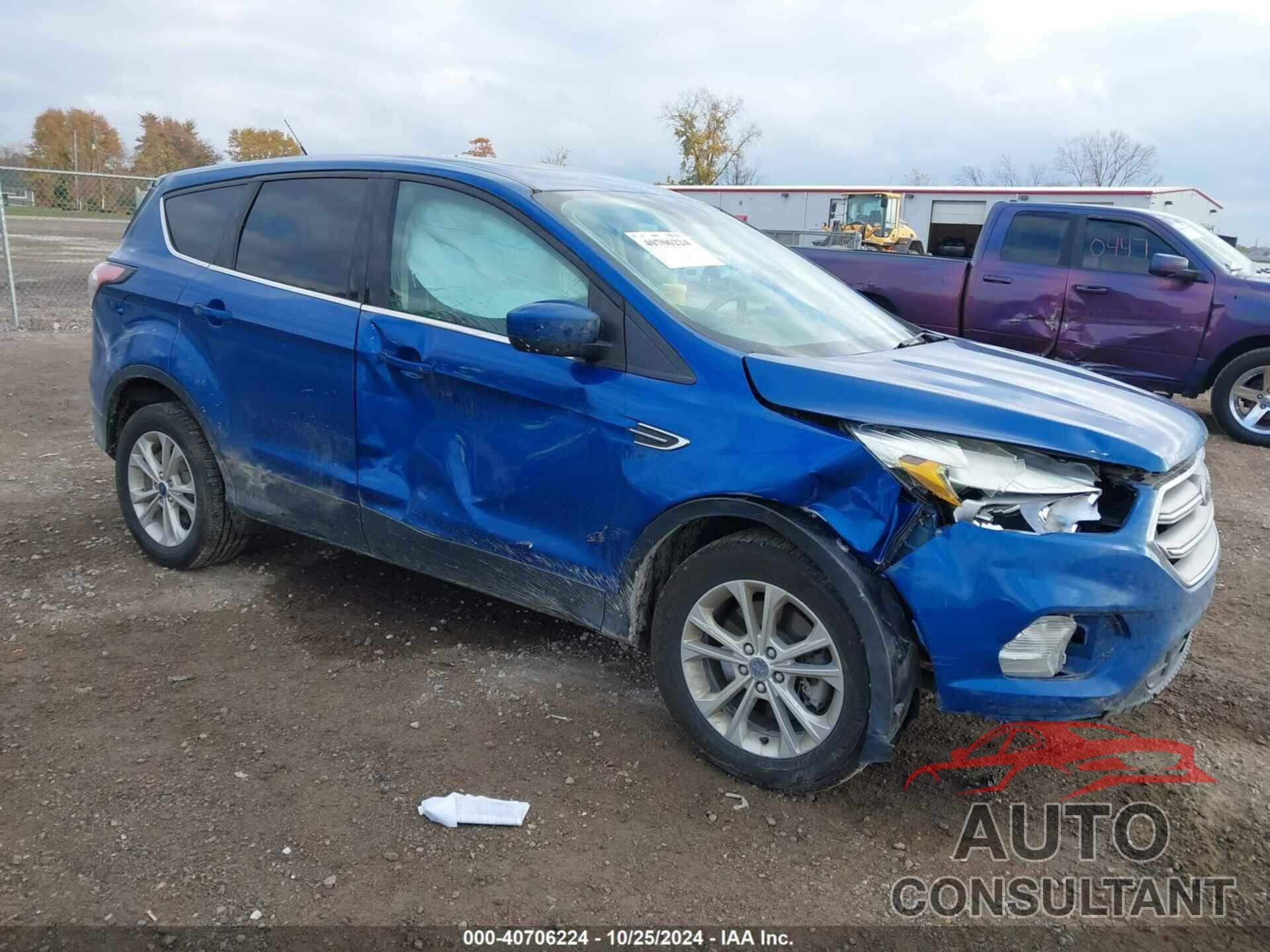FORD ESCAPE 2017 - 1FMCU9G95HUA28452