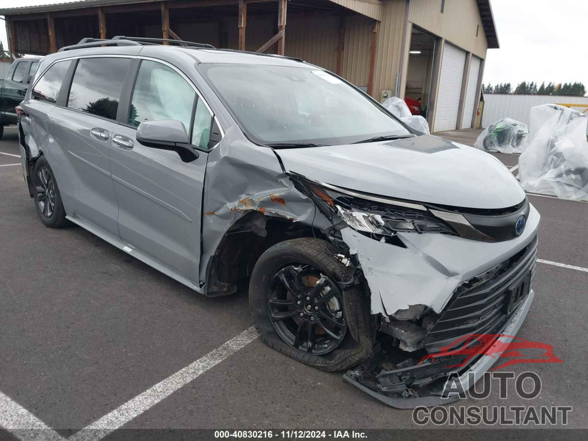 TOYOTA SIENNA 2024 - 5TDCSKFC8RS120160