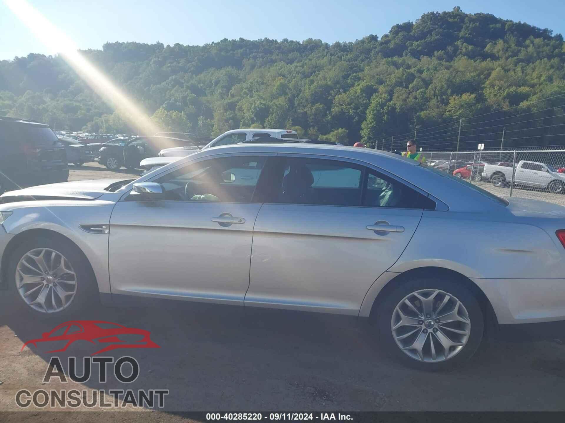 FORD TAURUS 2014 - 1FAHP2F8XEG133523