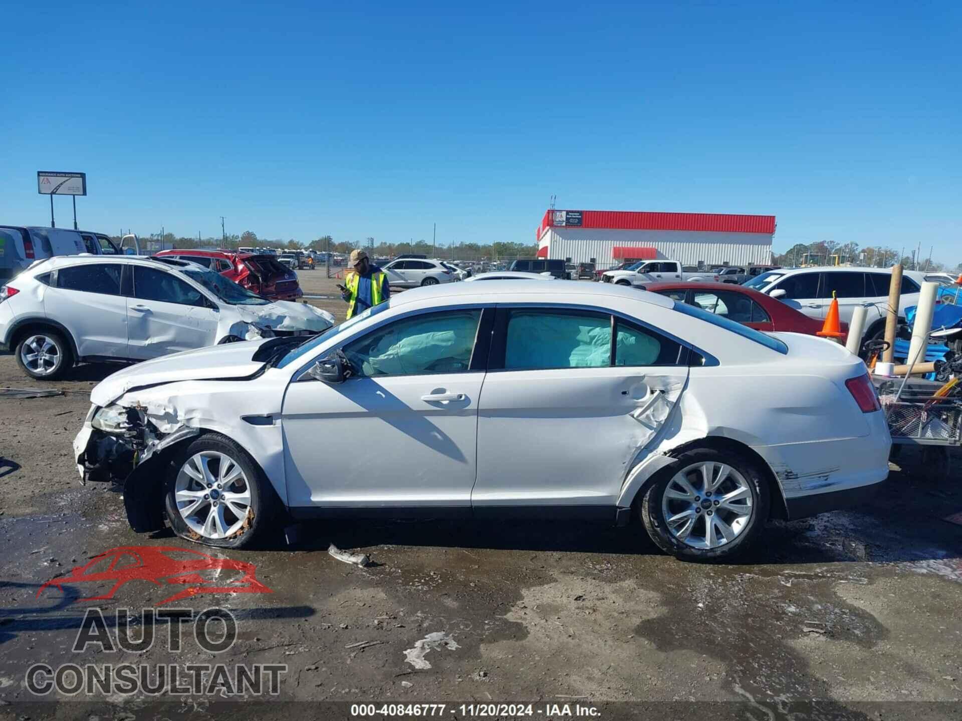 FORD TAURUS 2011 - 1FAHP2EW4BG103736