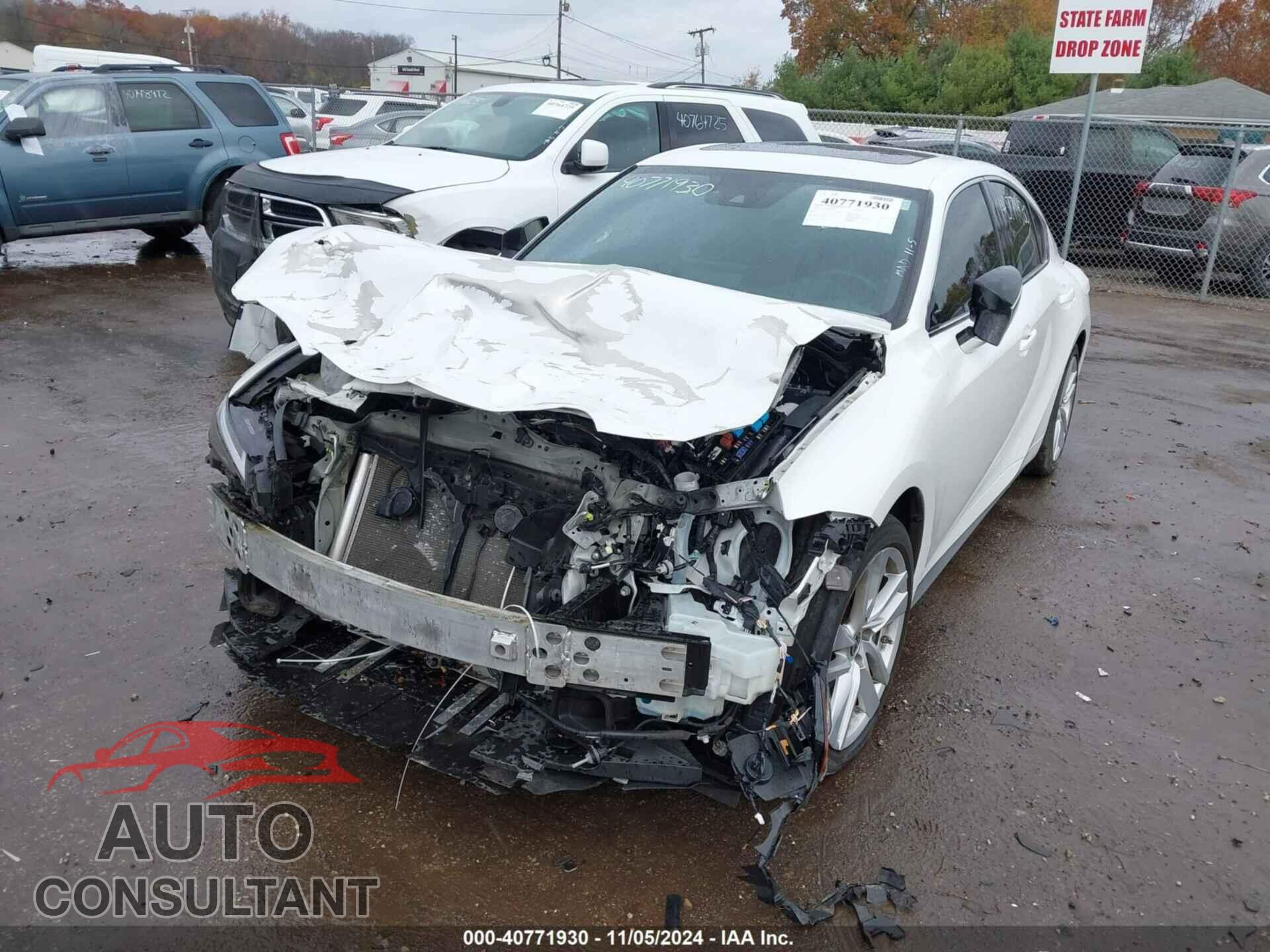 LEXUS IS 300 2021 - JTHC81F23M5044859