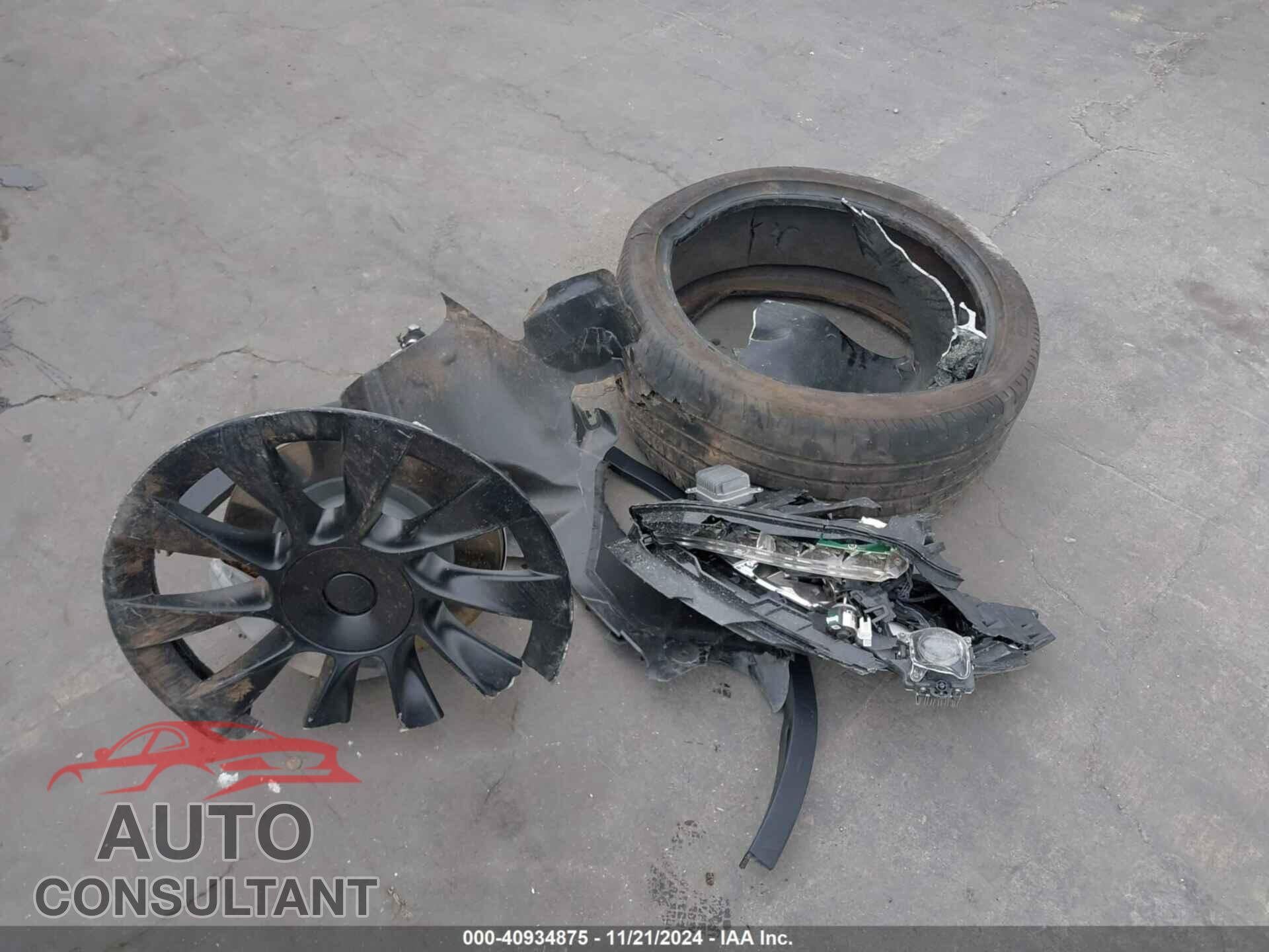 TESLA MODEL Y 2024 - 7SAYGDEE6RF025657