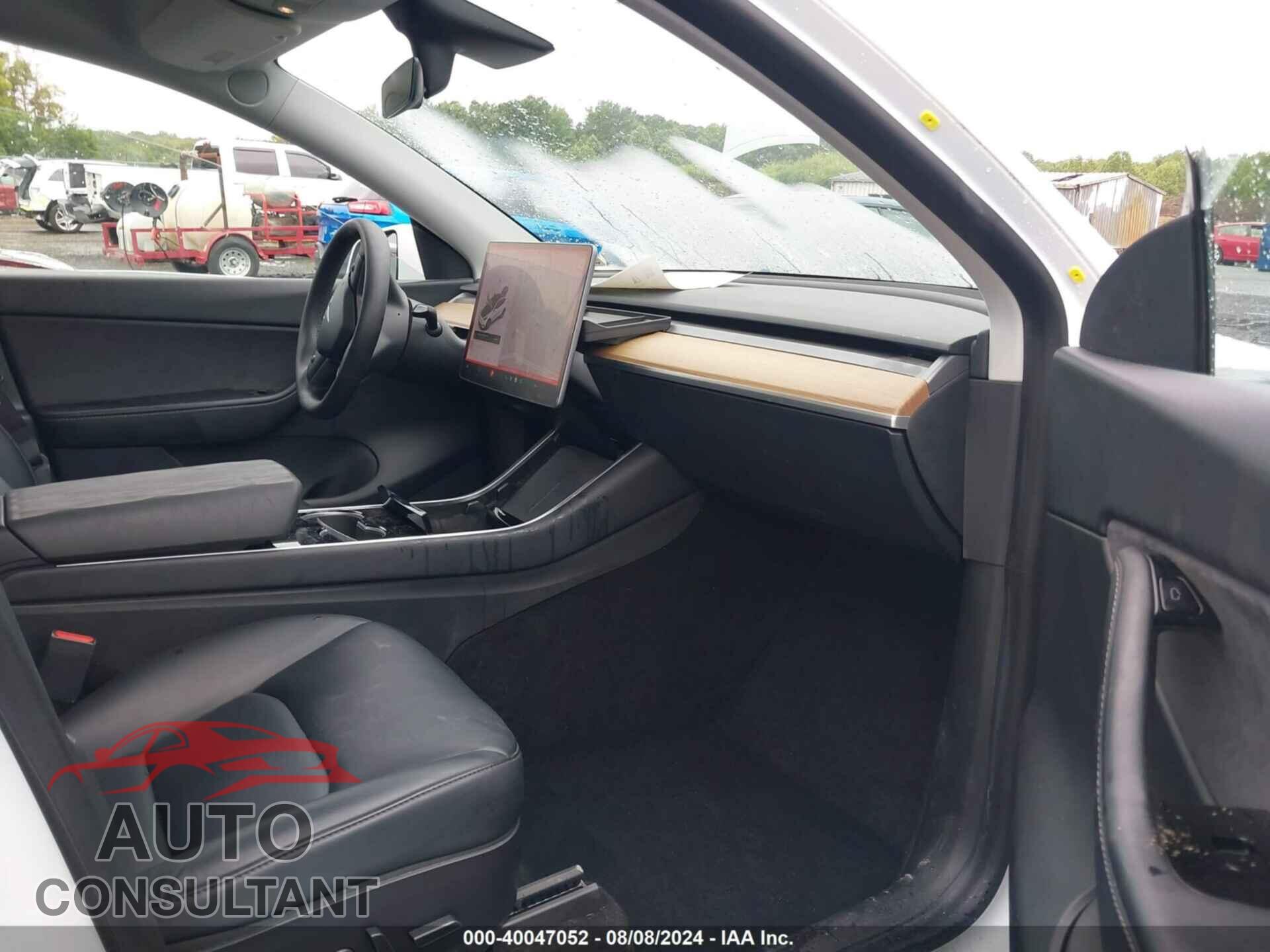 TESLA MODEL Y 2021 - 5YJYGDEEXMF066394