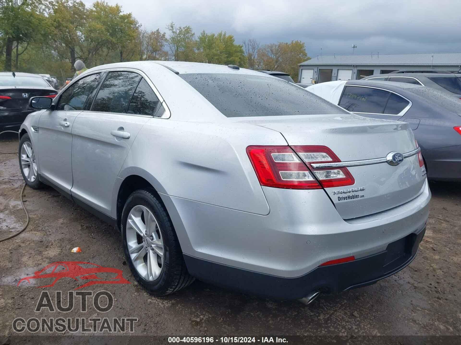 FORD TAURUS 2017 - 1FAHP2E87HG117348