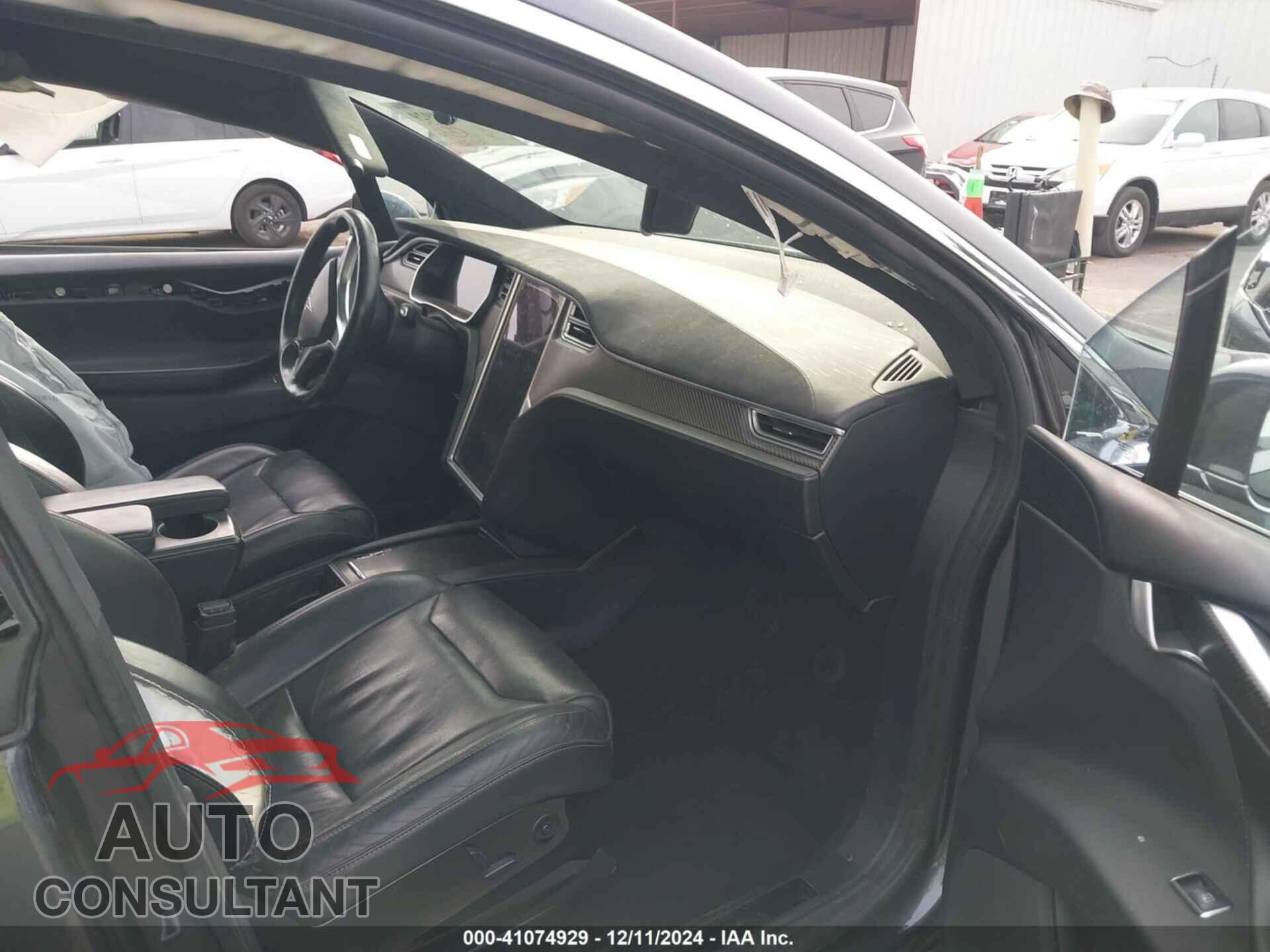 TESLA MODEL X 2016 - 5YJXCAE27GF015175