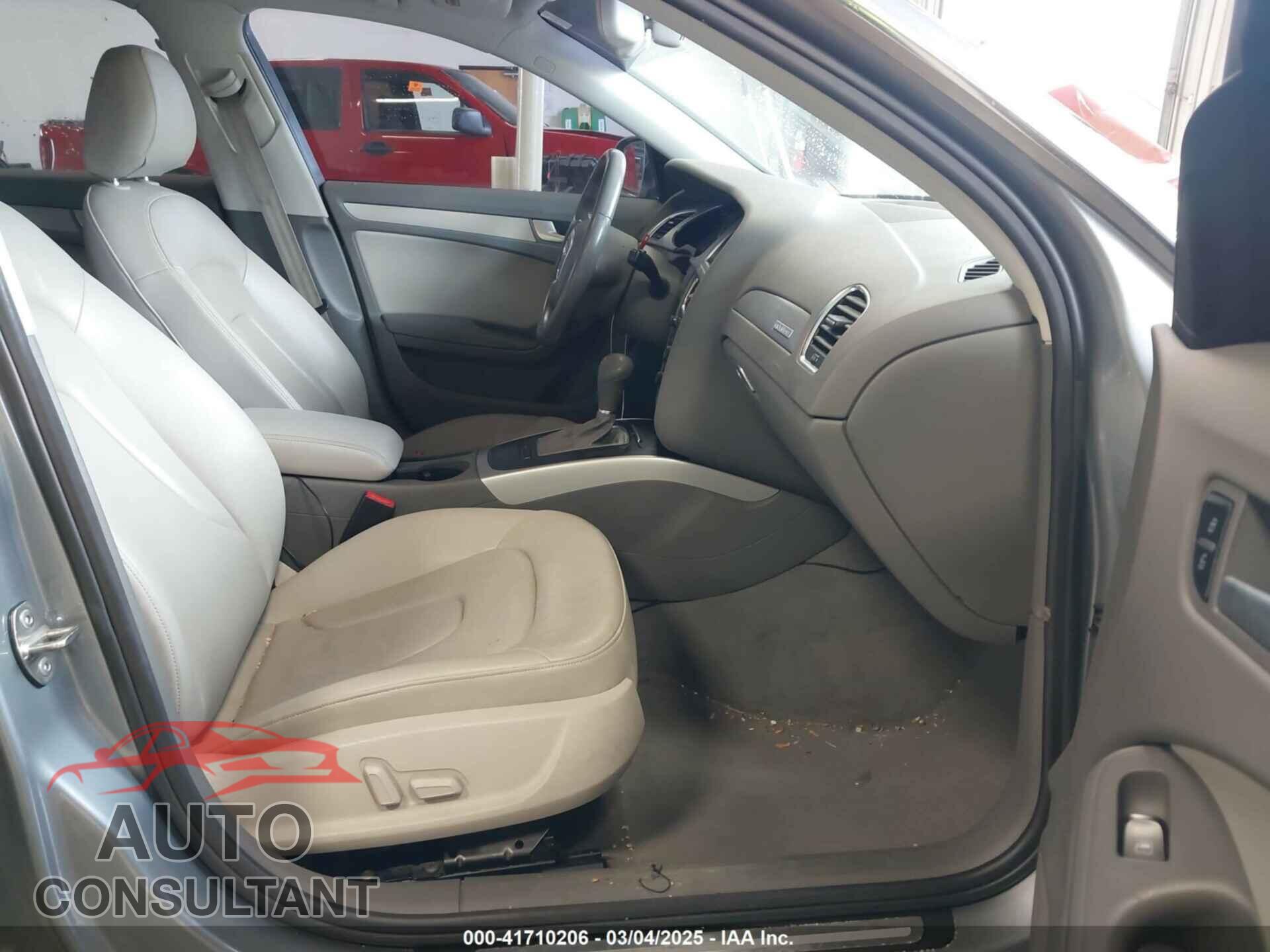 AUDI A4 2011 - WAUFFAFLXBN034207