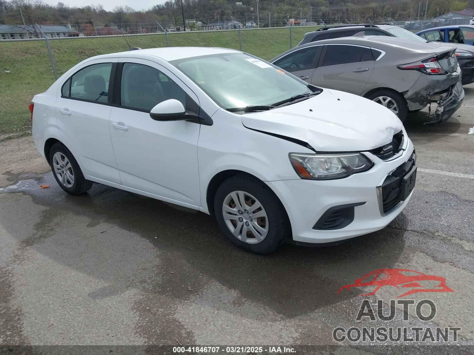 CHEVROLET SONIC 2017 - 1G1JB5SH9H4158655