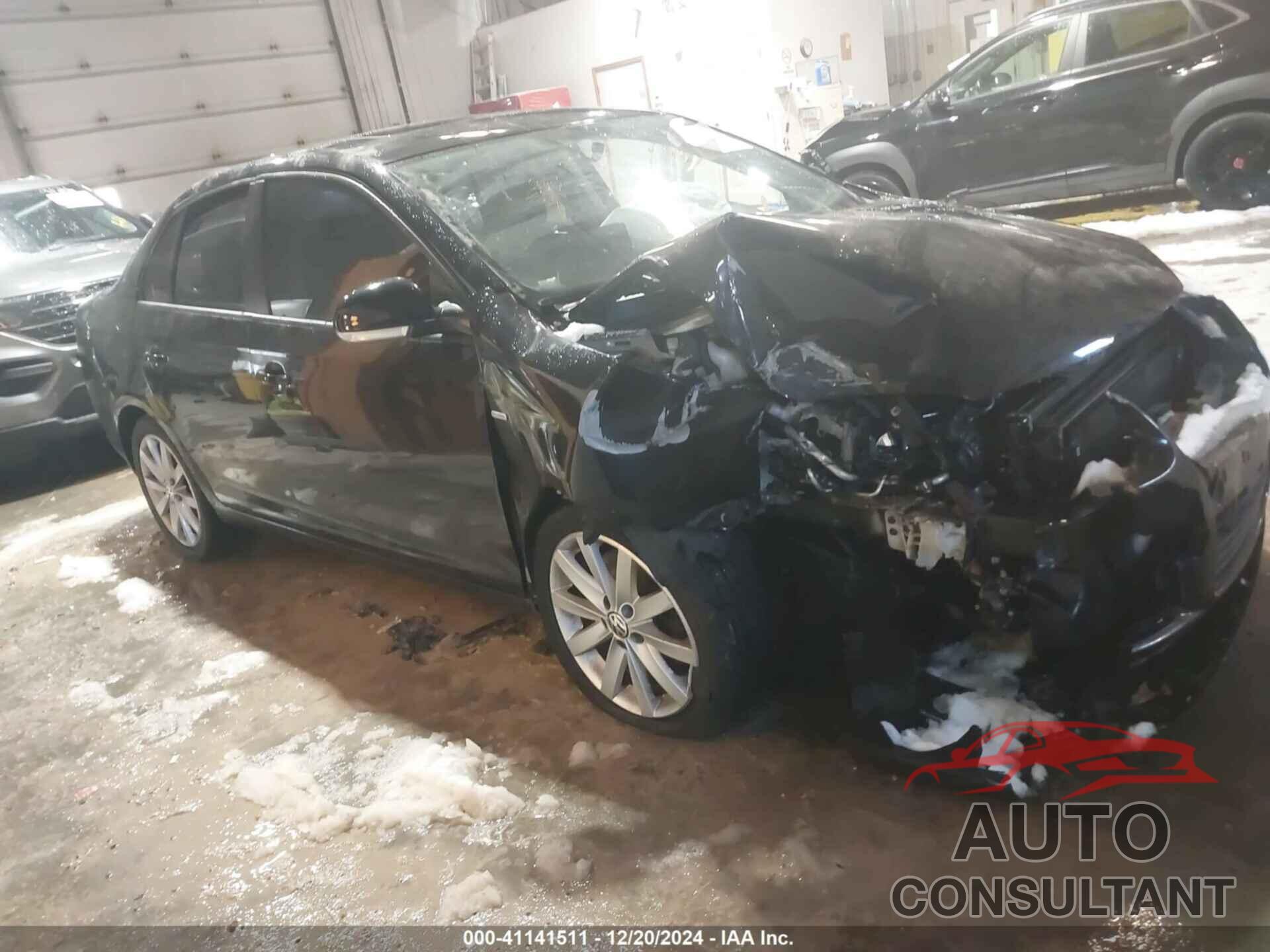 VOLKSWAGEN JETTA 2010 - 3VWRJ7AJ6AM018647