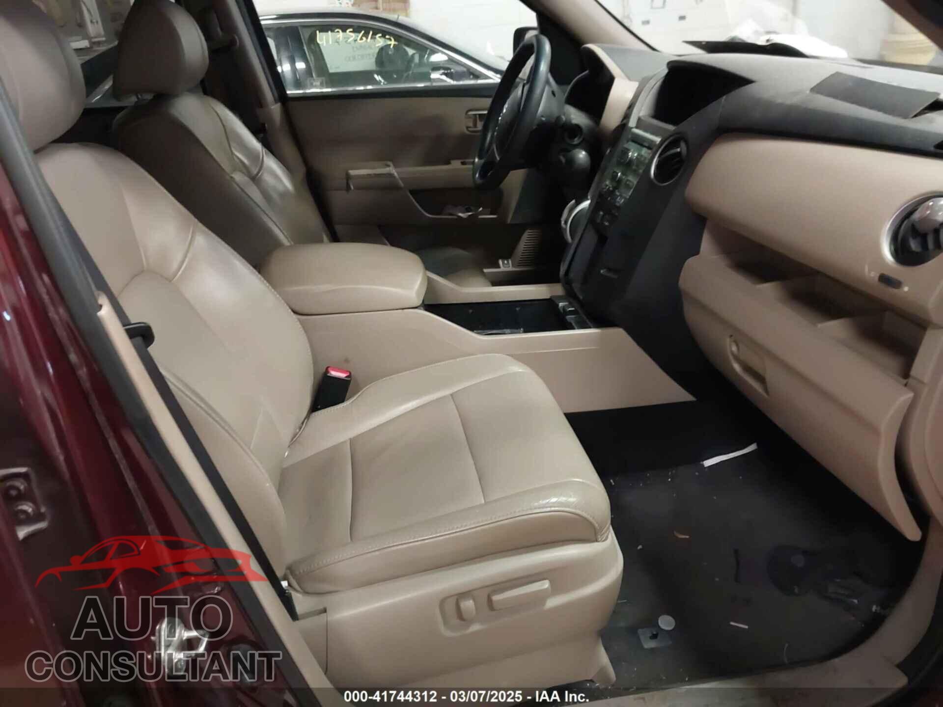 HONDA PILOT 2011 - 5FNYF3H50BB030316