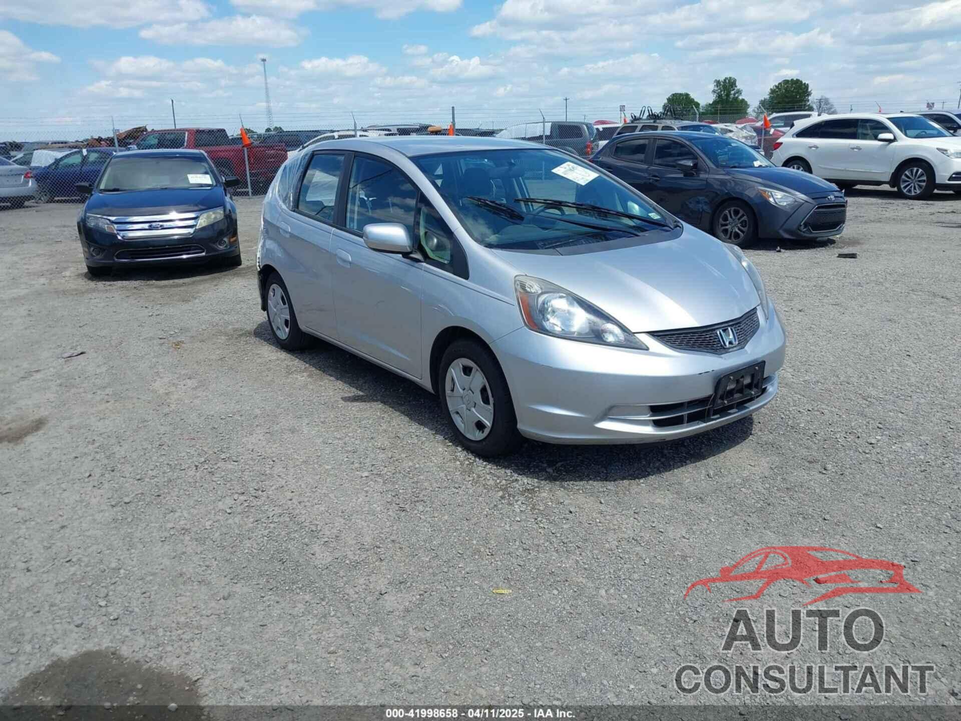 HONDA FIT 2013 - JHMGE8G38DC015072