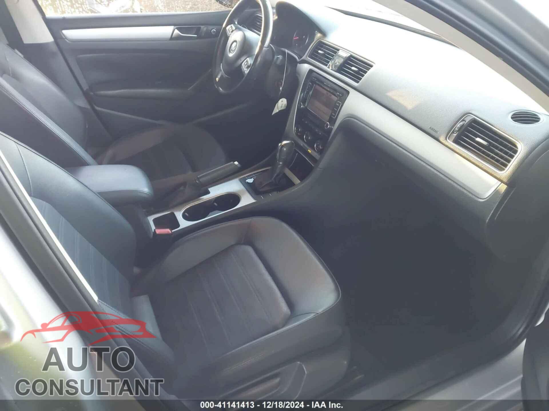 VOLKSWAGEN PASSAT 2013 - 1VWBM7A33DC006441