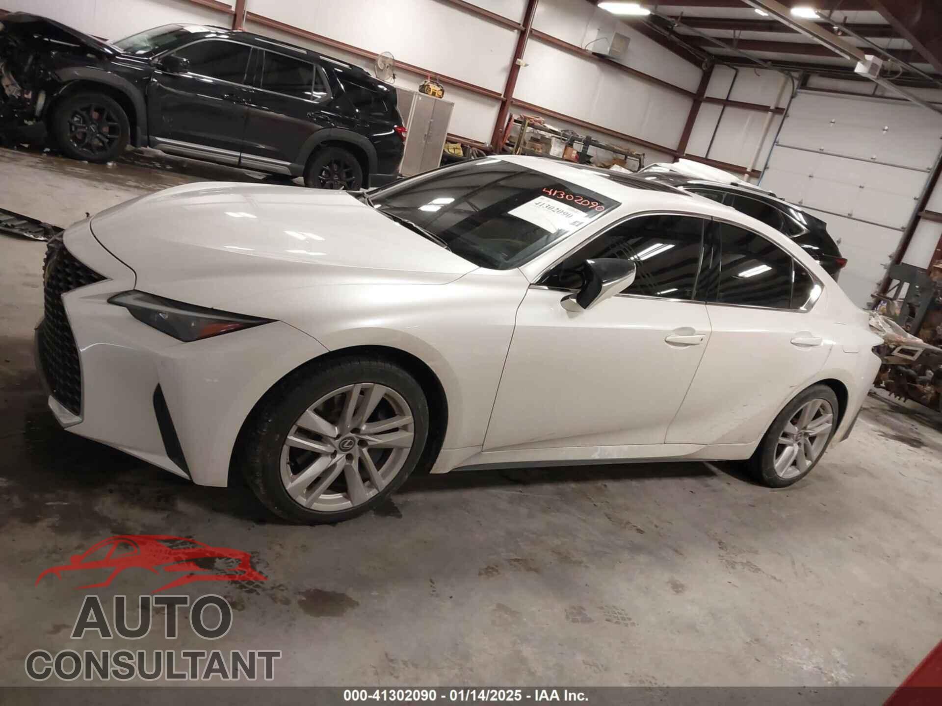 LEXUS IS 300 2021 - JTHC81F20M5045340
