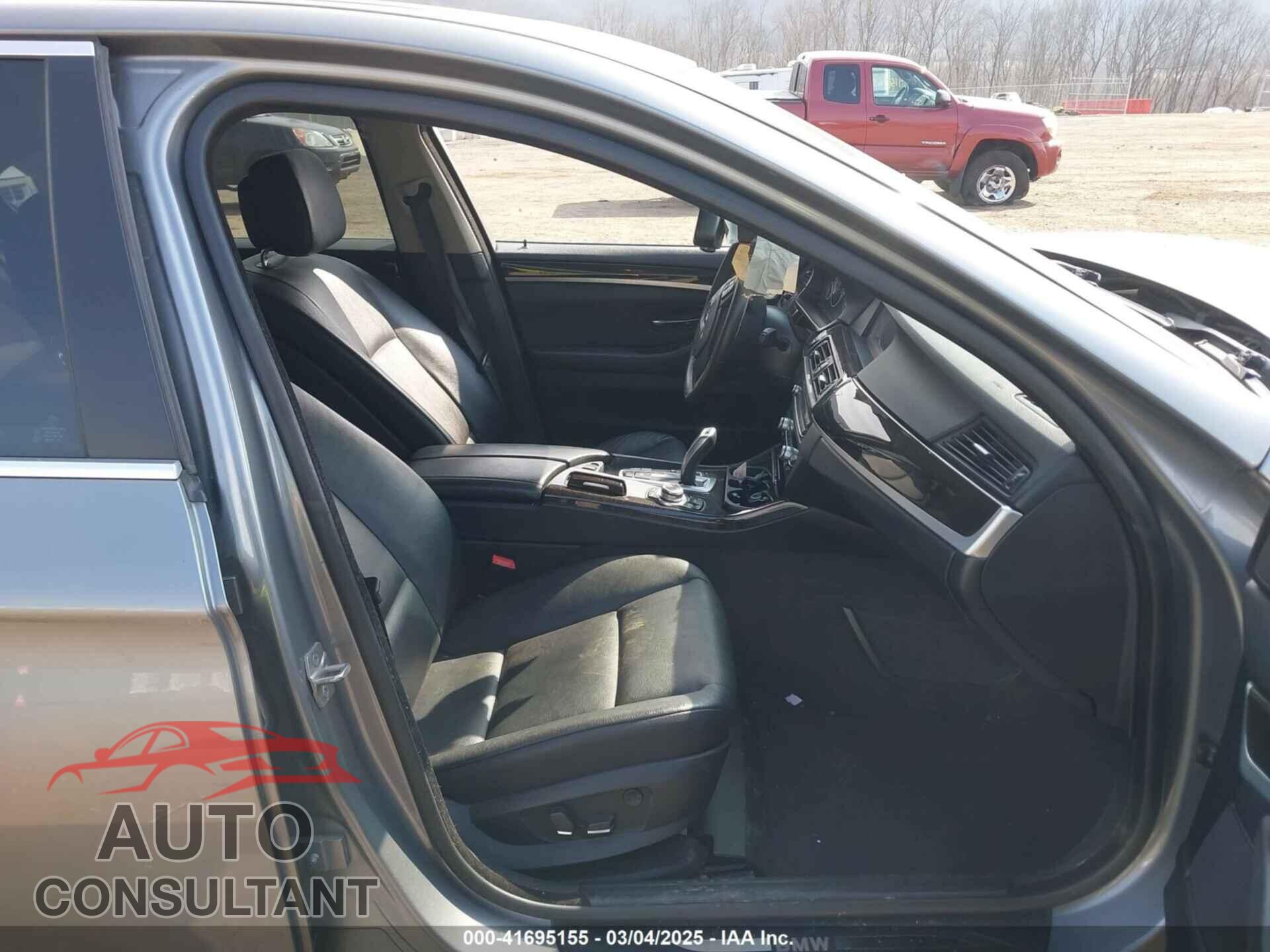BMW 528I 2012 - WBAXH5C51CDW11676