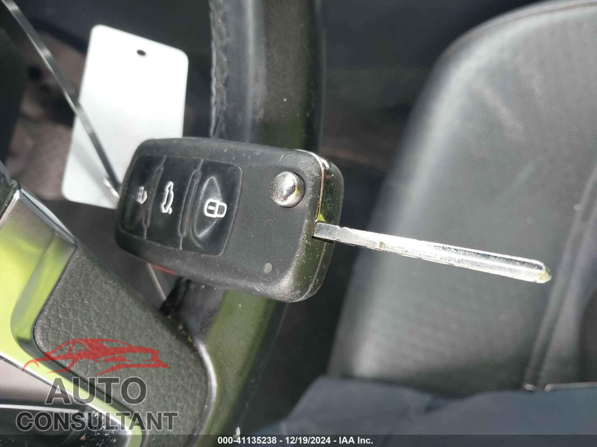 VOLKSWAGEN PASSAT 2013 - 1VWBP7A37DC097561