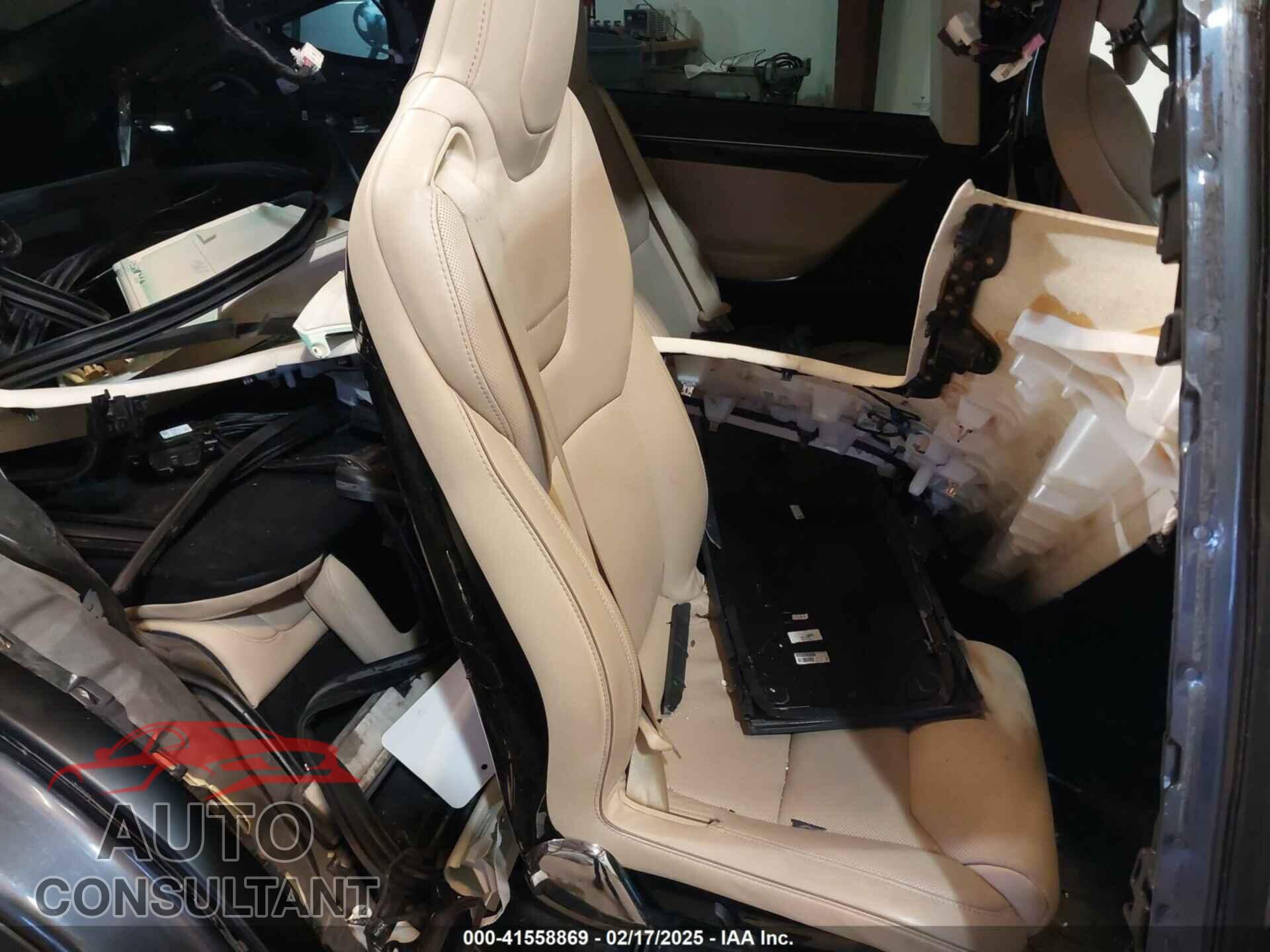 TESLA MODEL X 2016 - 5YJXCBE2XGF025303