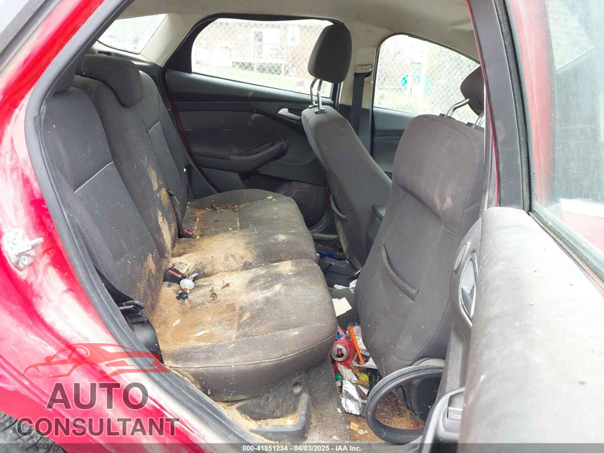FORD FOCUS 2012 - 1FAHP3M22CL307464
