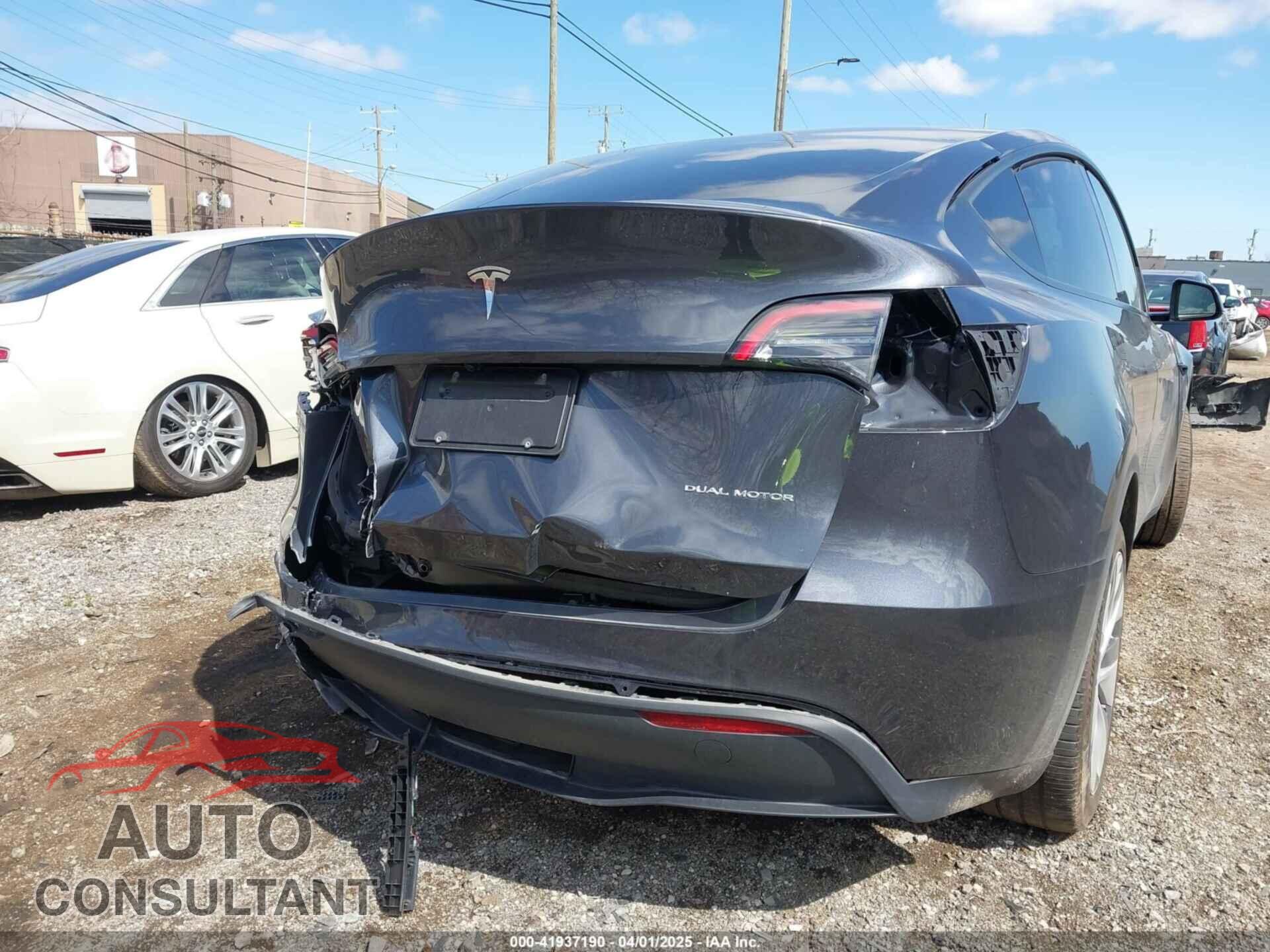 TESLA MODEL Y 2024 - 7SAYGDEE5RA230464