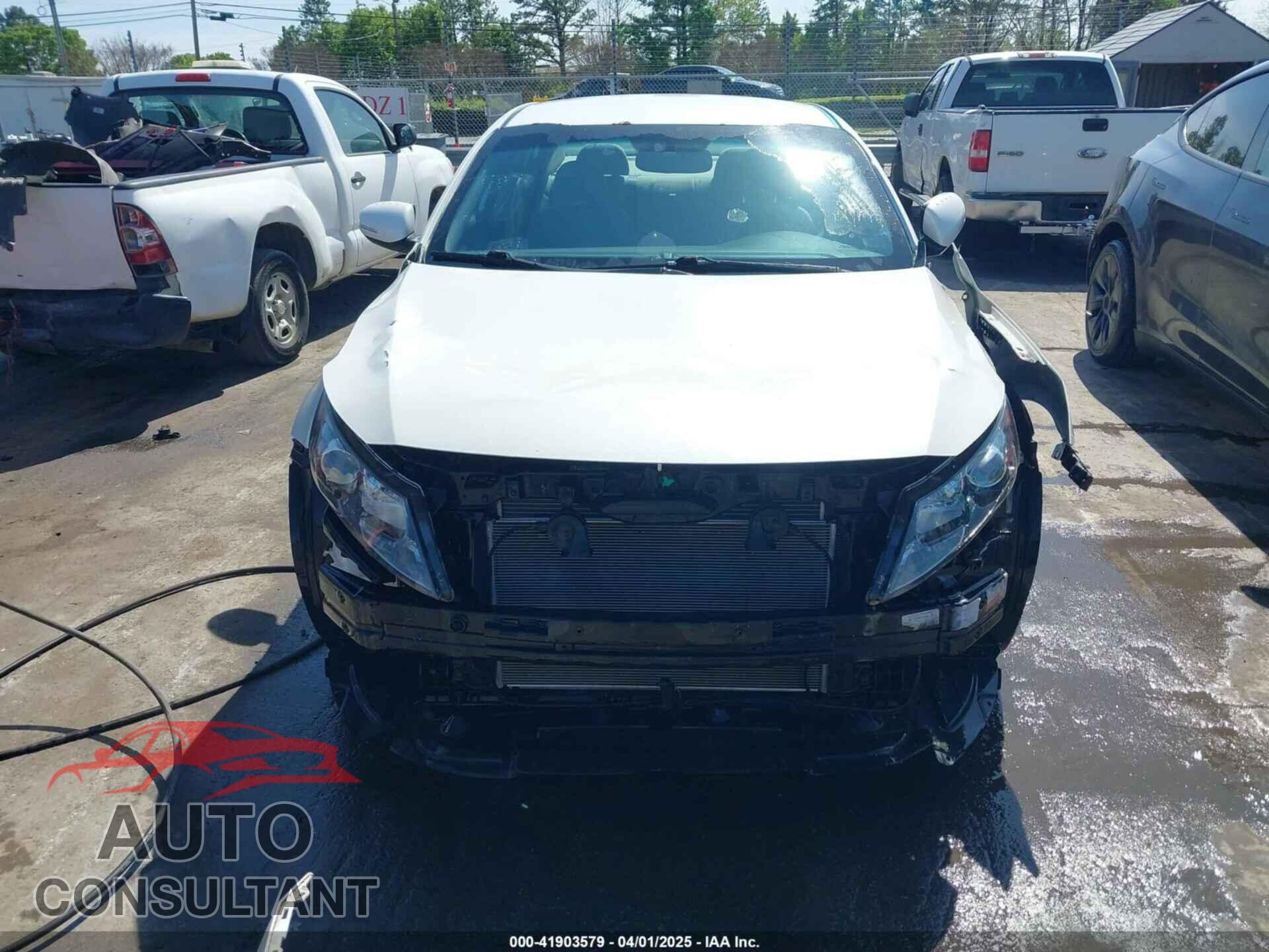 KIA OPTIMA 2011 - KNAGM4A72B5170112